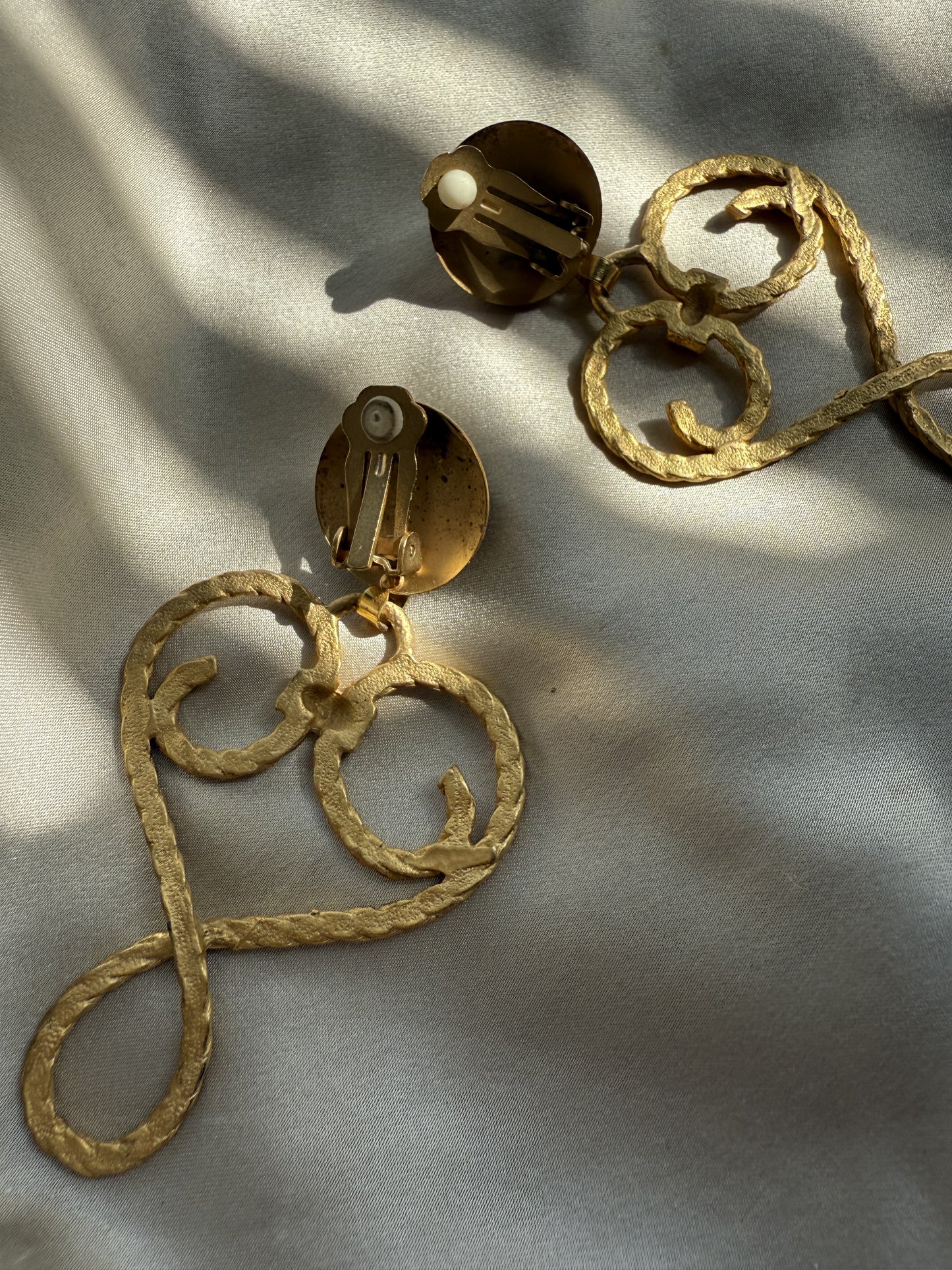 Gold Tone Twist Wrapped Black Stone Drop Dangle|Vintage Baazaar