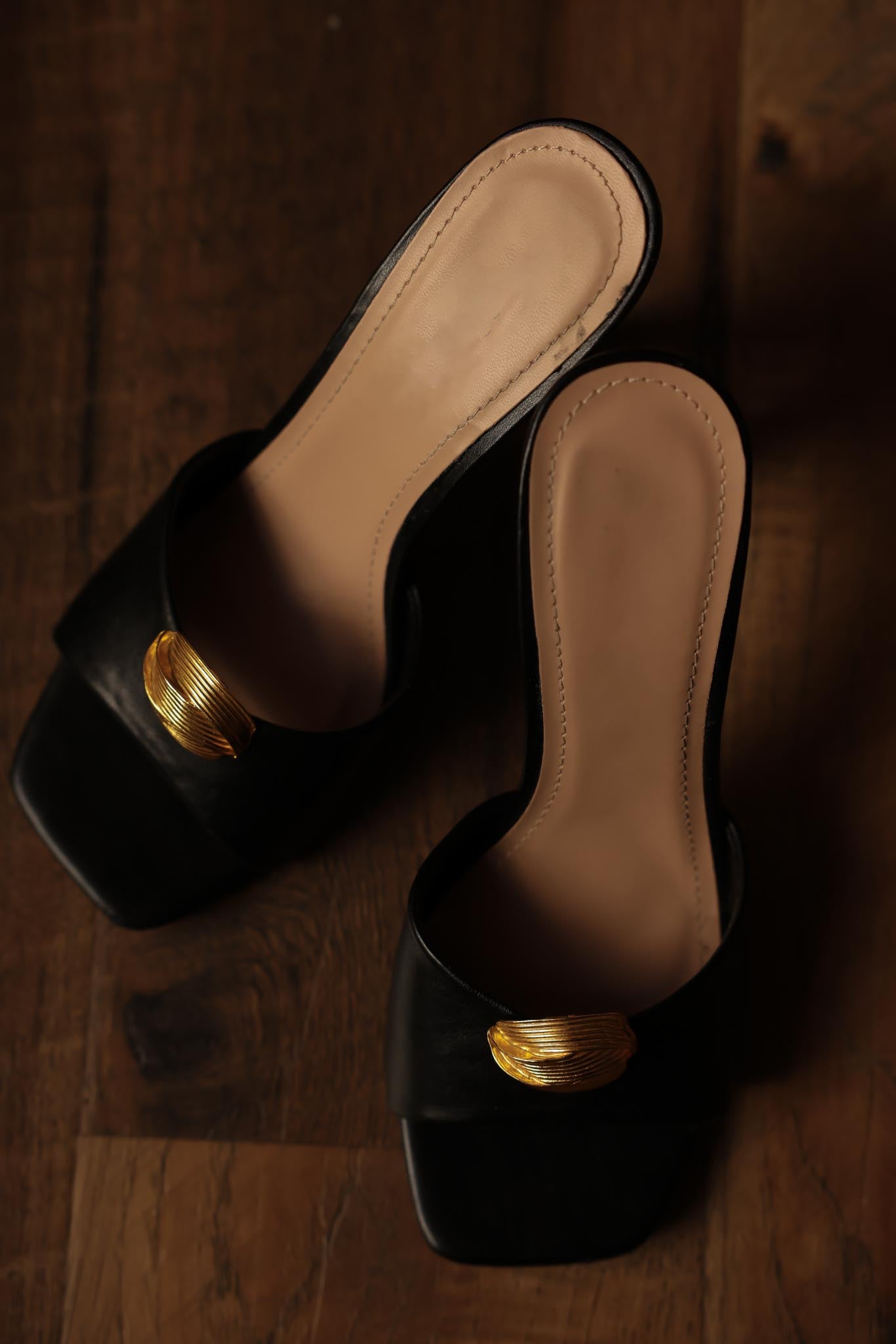 Gold-Tone Ribbed Shoe Clips