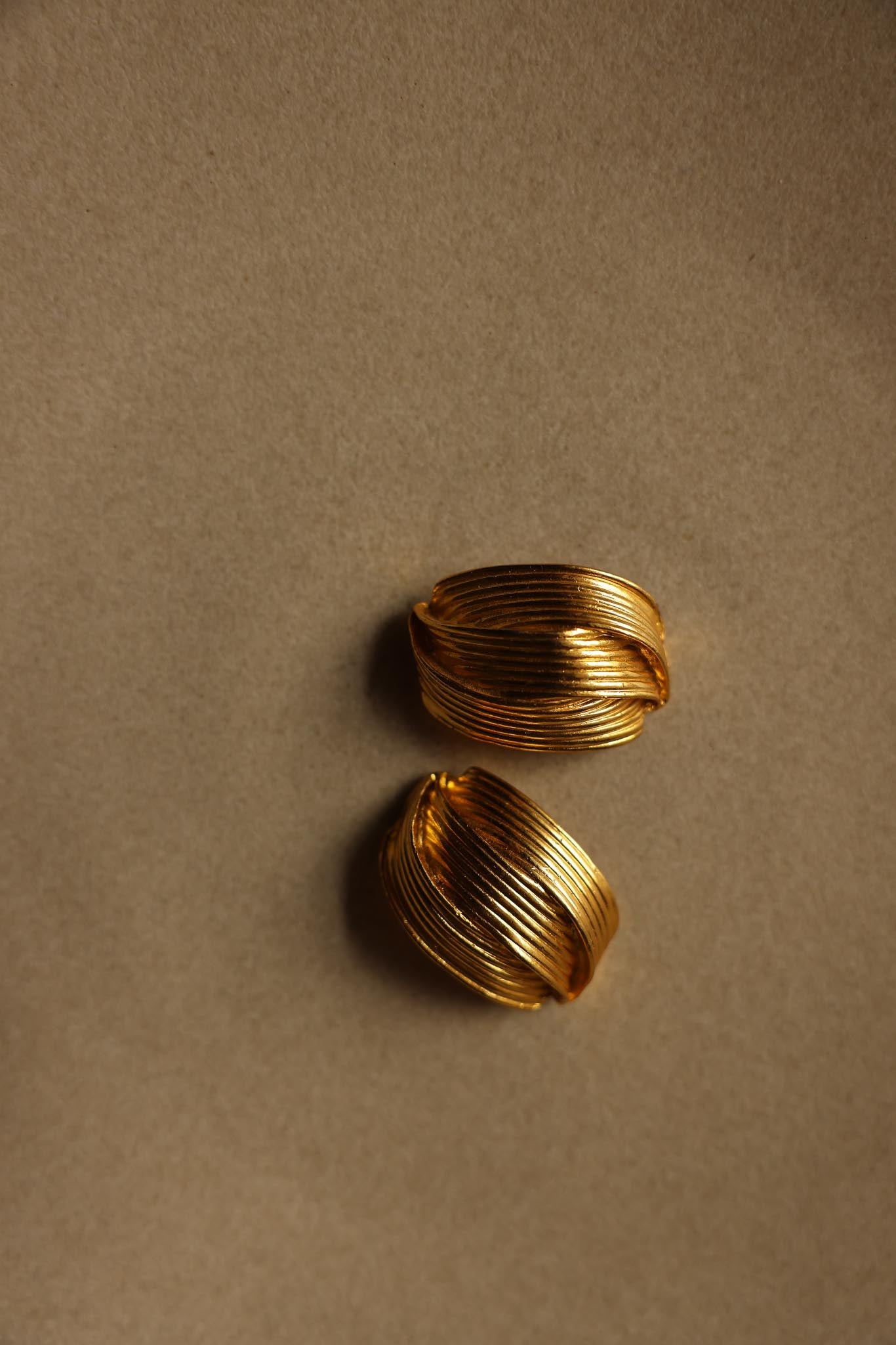 Gold-Tone Ribbed Shoe Clips