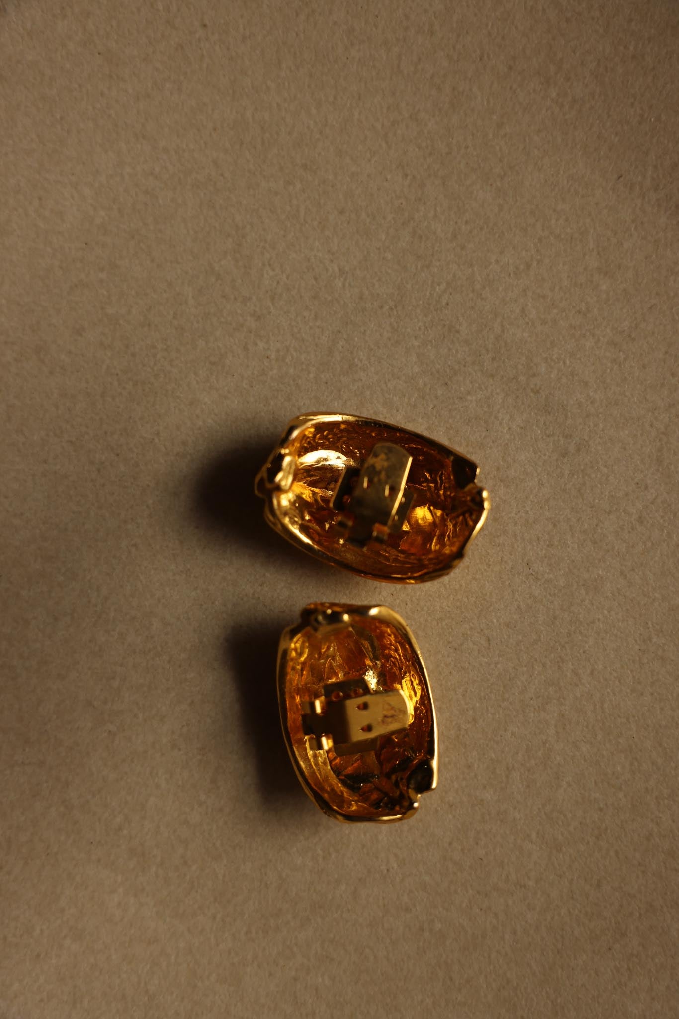 Gold-Tone Ribbed Shoe Clips