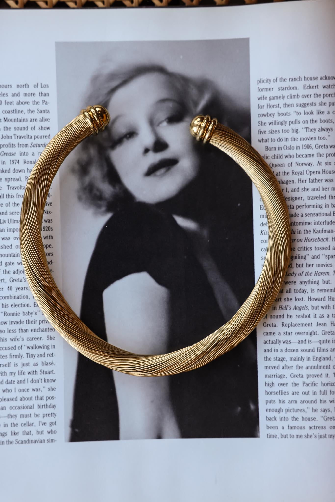 Heavy Gold Tone Wire Choker|Vintage Baazaar