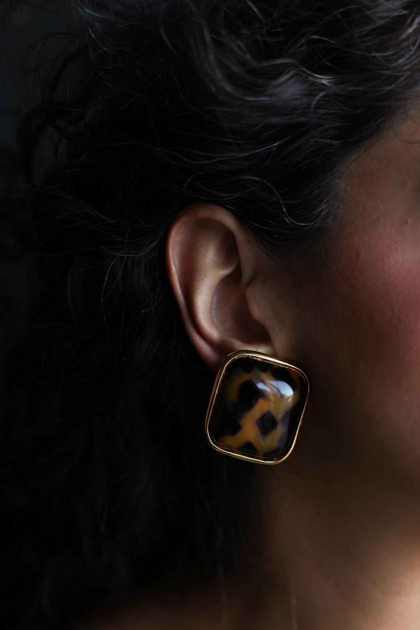 Gold-Toned Leopard Print Clip-On Earrings – 1980s