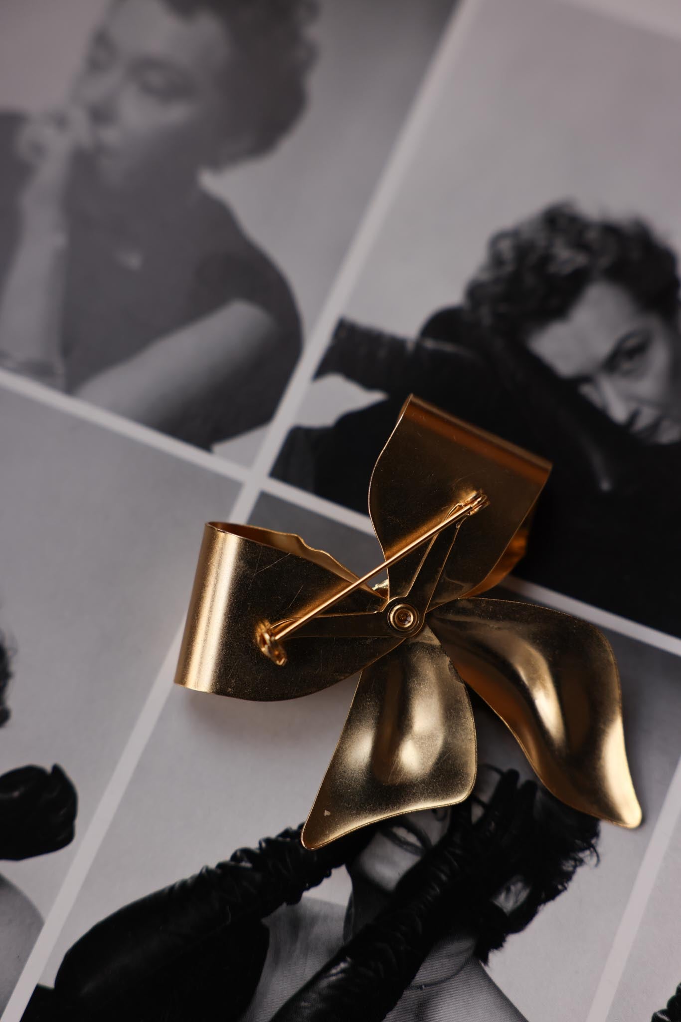 Golden Bow Brooch|Vintage Baazaar