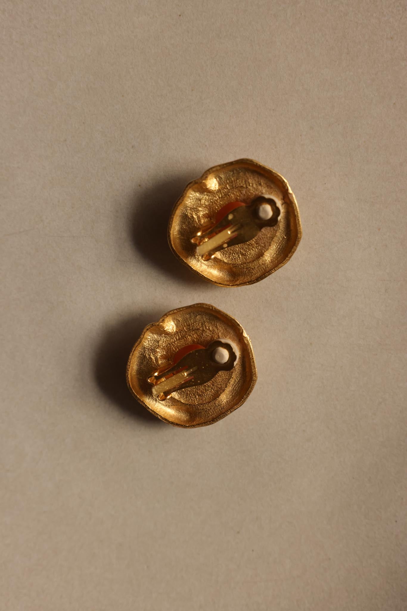 Molten Coral Cabochon Clip-On Earrings|Vintage Baazaar