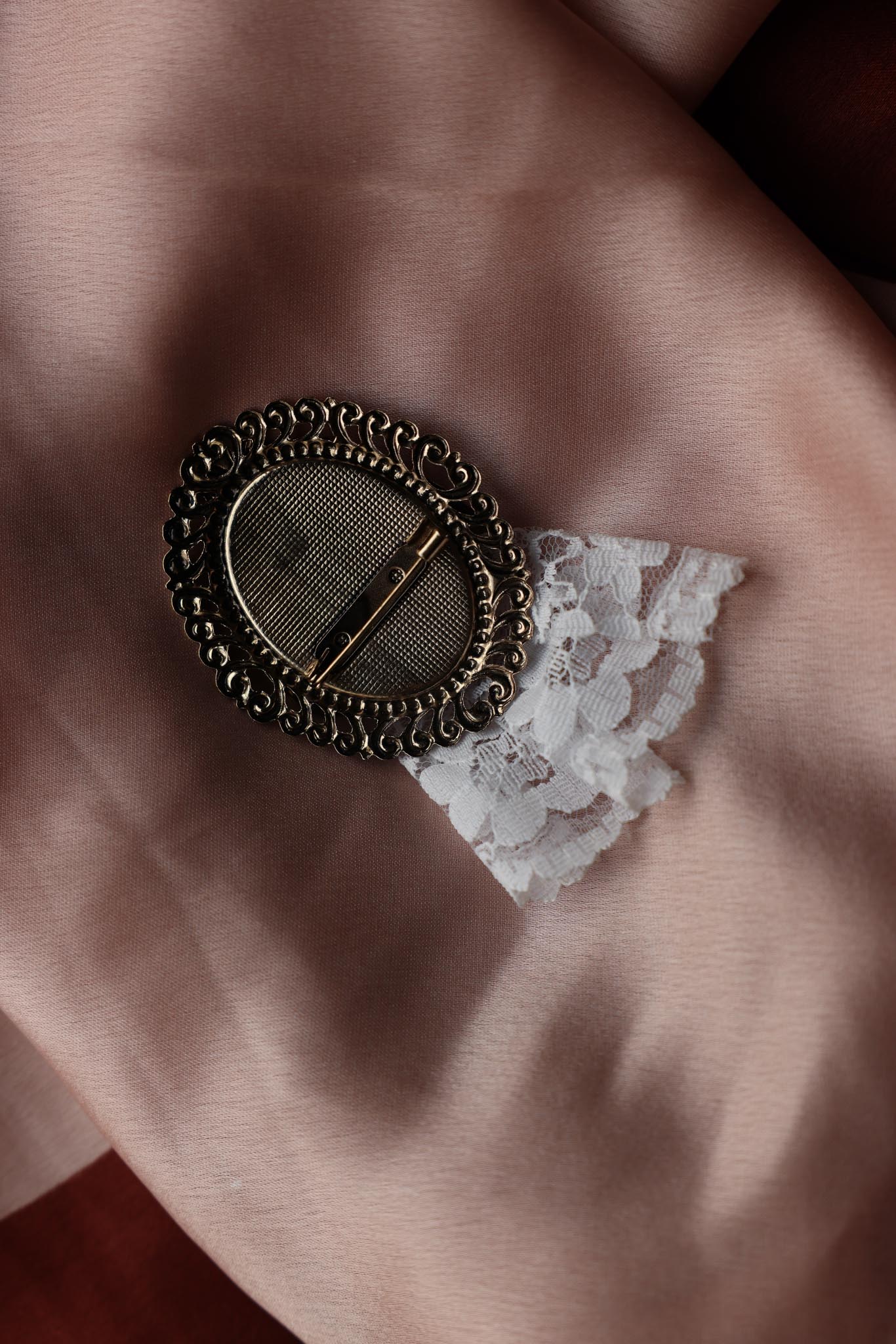 Golden Lace Sachet Brooch