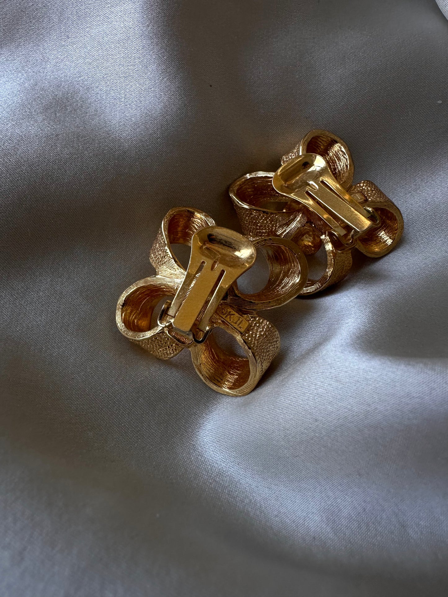 Golden Ribbon Earrings|Vintage Baazaar