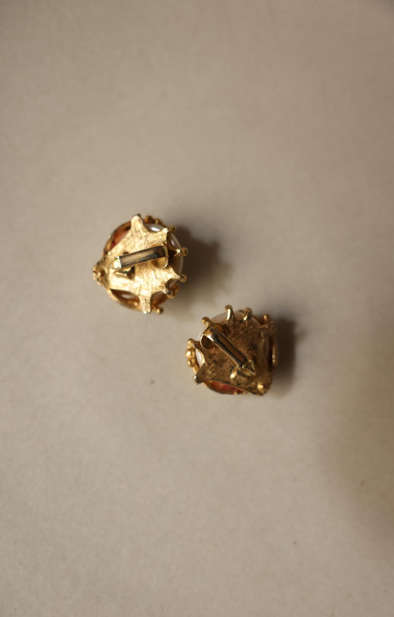 Golden Nest Clip-On Earrings|Vintage Baazaar