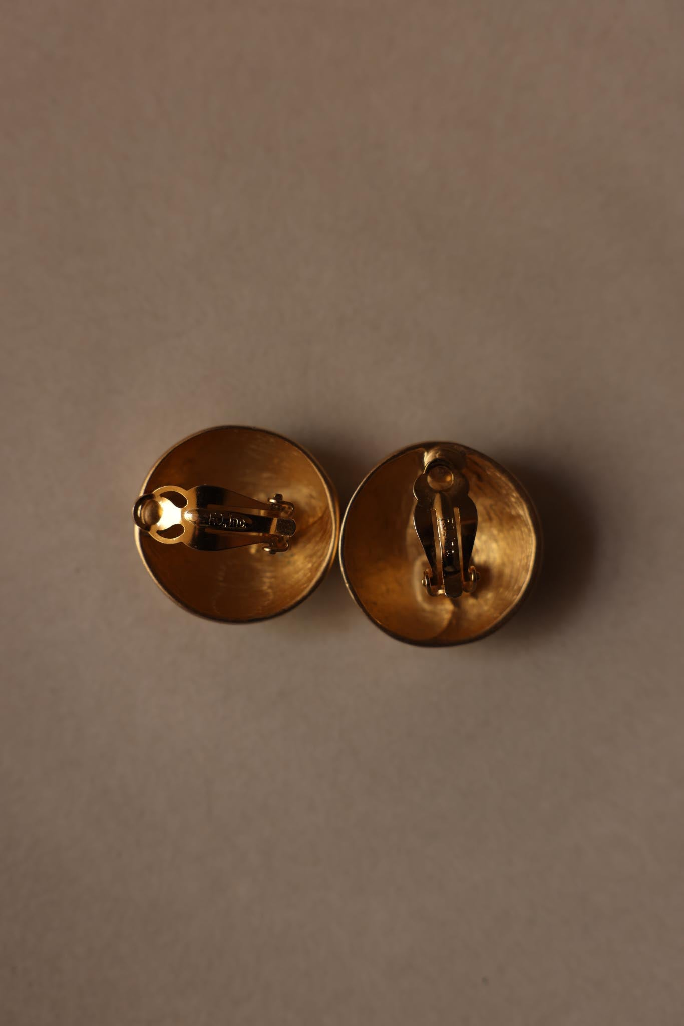 Matte Gold Sculptural Clip-On Earrings|Vintage Baazaar