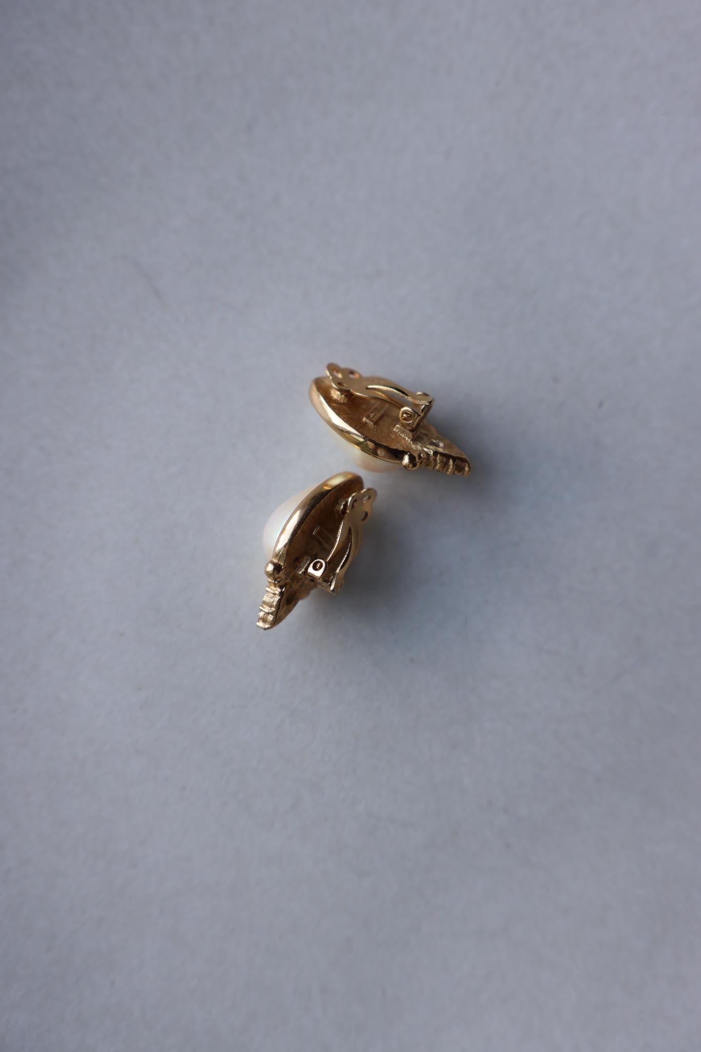 Richelieu Teardrop Pearl Clip-On Earrings