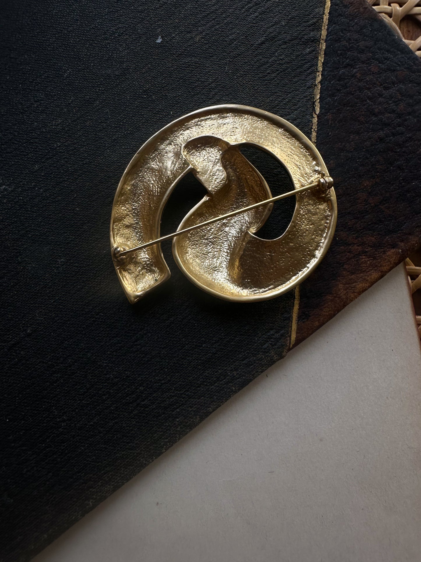 Matte Gold Tone Swirl Brooch|Vintage Baazaar