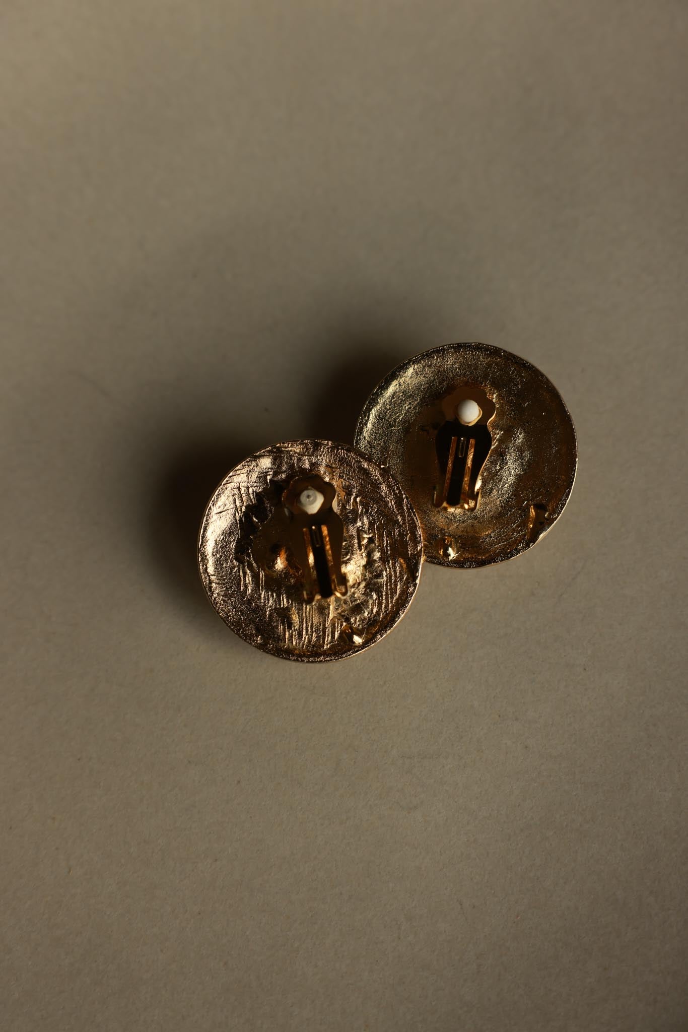 Round Gold-Tone Apricot Cabochon Clip-On Earrings|Vintage Baazaar