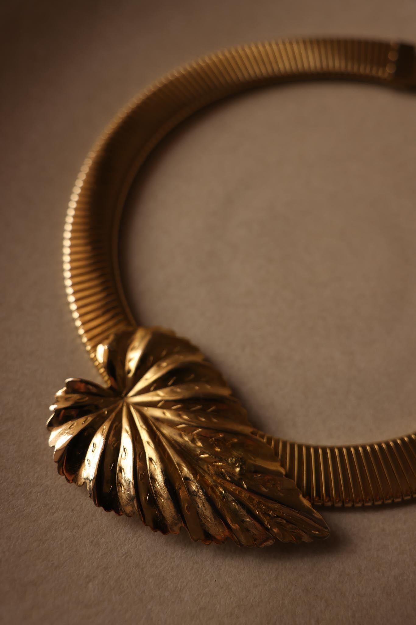 Gold-Tone Omega Collar Necklace with Sculpted Leaf Accent|Vintage Baazaar