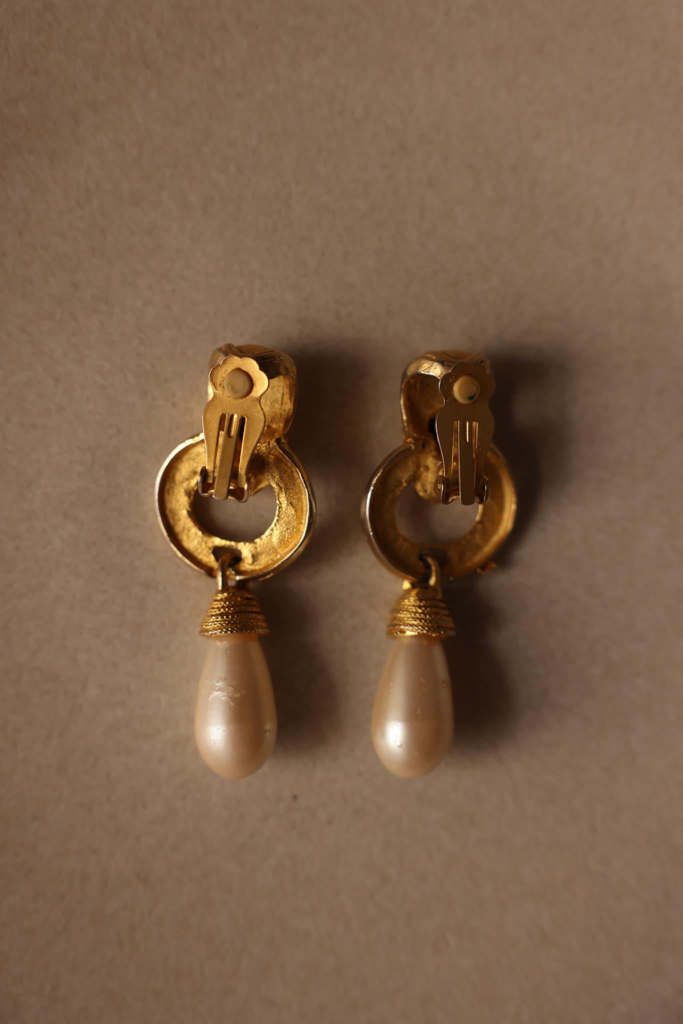 Pearl Drop Clip-On Earrings with Black Accent (1980s)|Vintage Baazaar