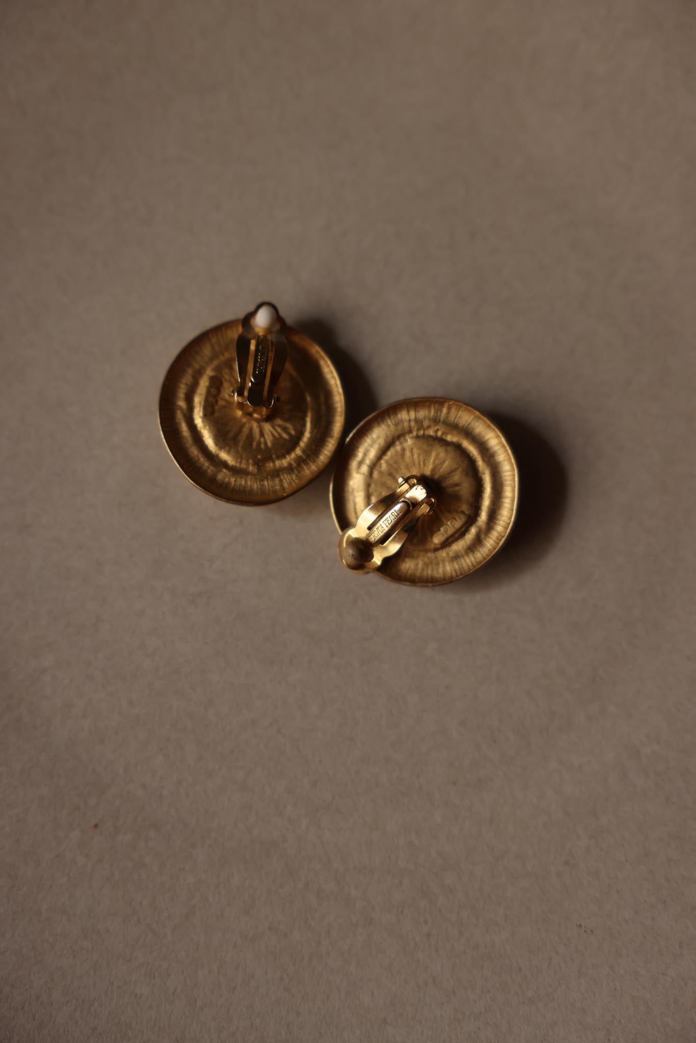 Erwin Pearl Matte Gold Clip-On Earrings with Black Center|Vintage Baazaar