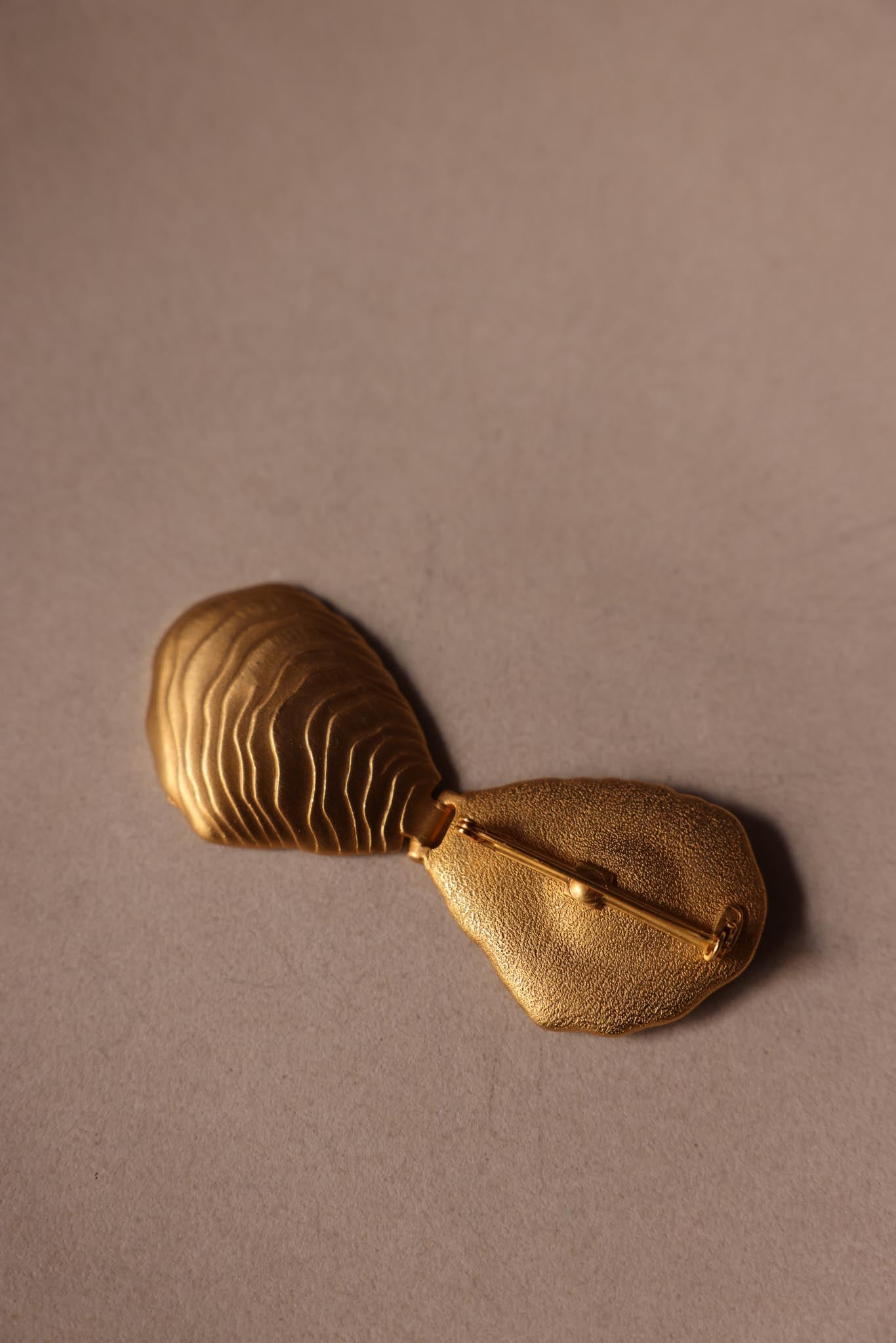 JJ Matte Gold Shell Brooch with Faux Pearl