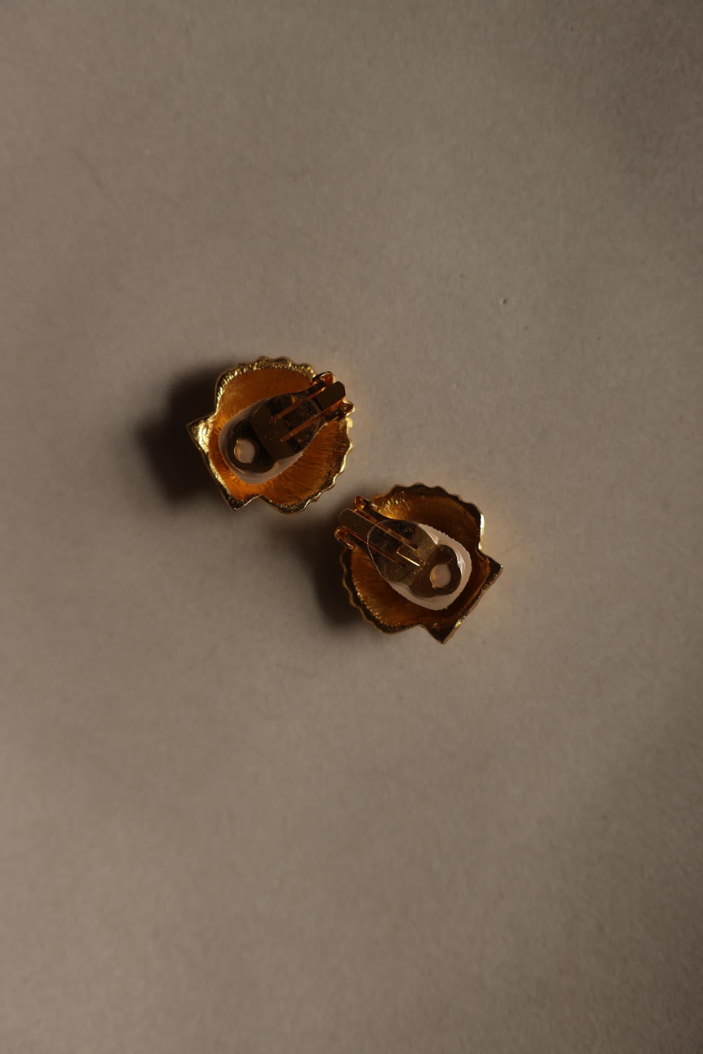 Gold Tone Shell Clip-On Earrings