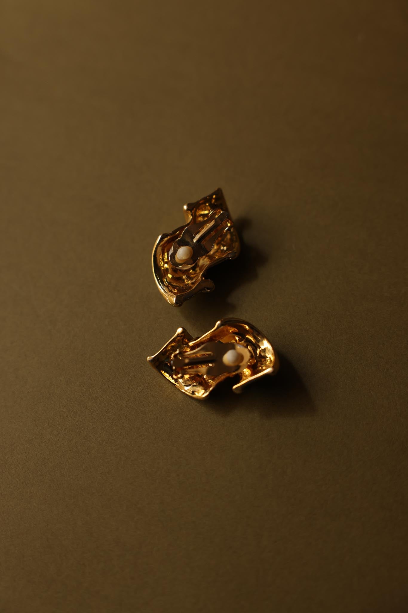 Two-Tone Sculptural Clip-On Earrings|Vintage Baazaar