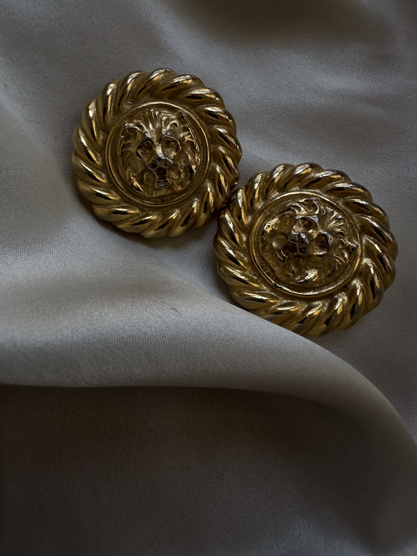 Majestic Lion Shoe Clips