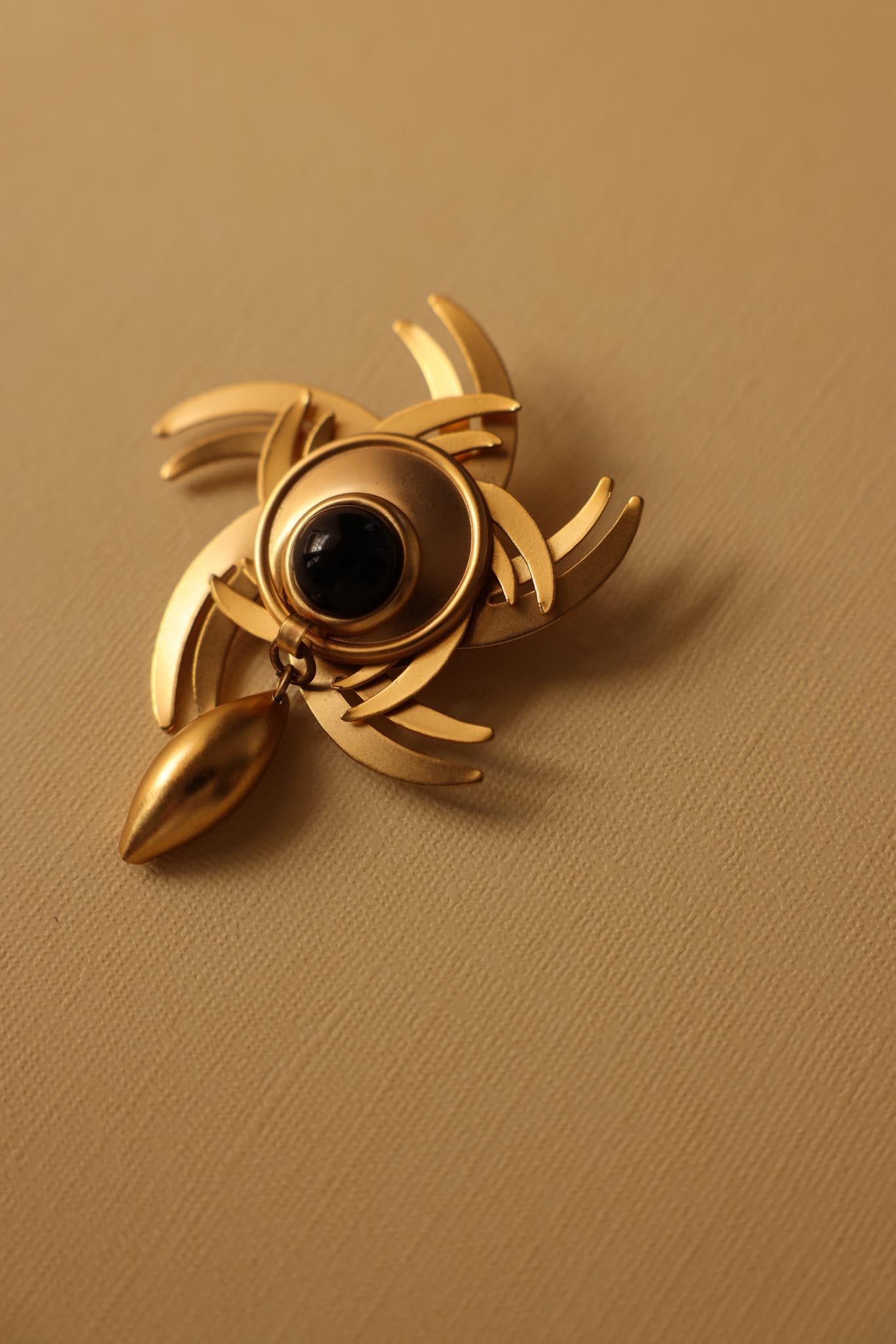 Solar Bloom Brooch with Black Cabochon – Matte Gold