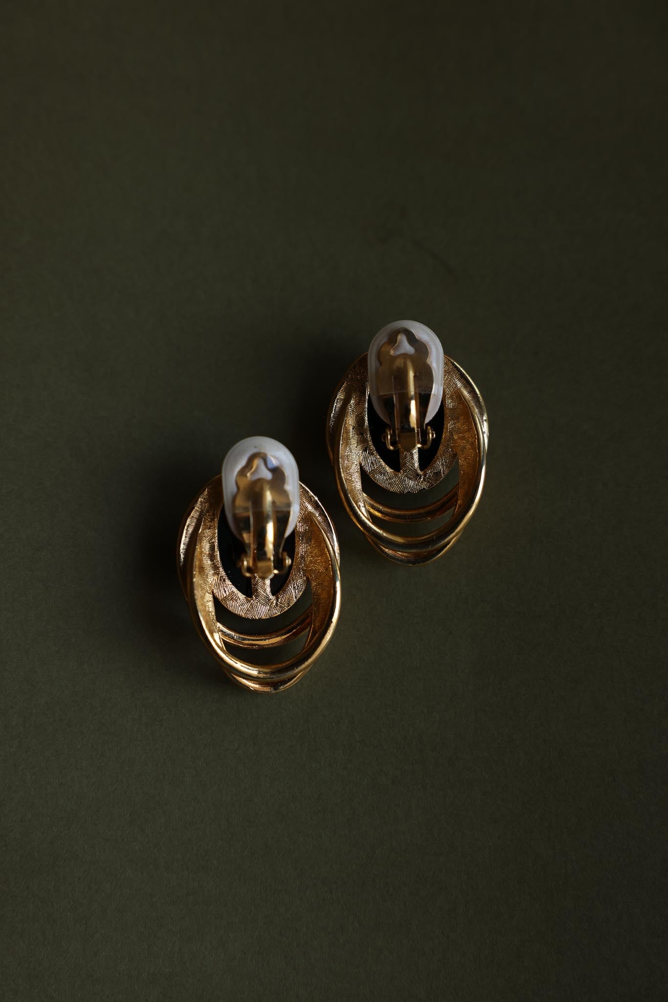 Black Cabochon Layered Hoop Clip-On Earrings|Vintage Baazaar