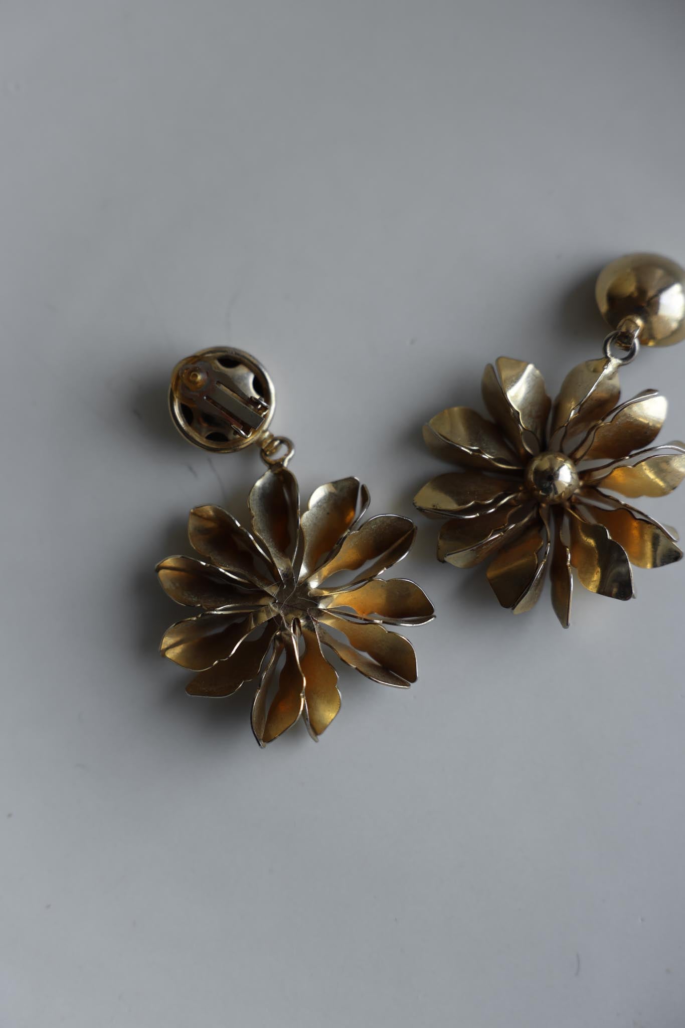 Vintage Floral Gold-Tone Clip-On Earrings|Vintage Baazaar