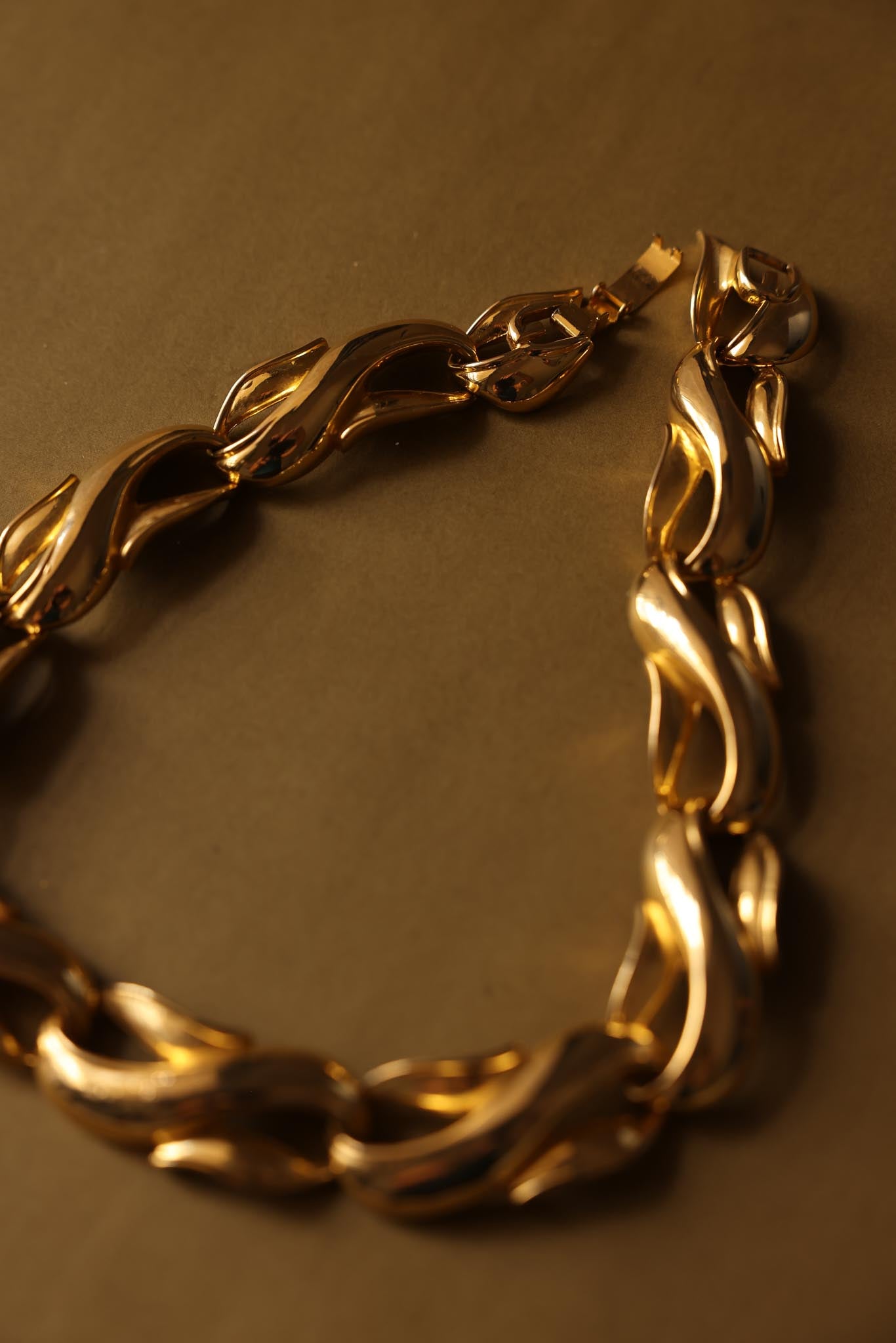 Chunky Gold-Tone Statement Necklace|Vintage Baazaar