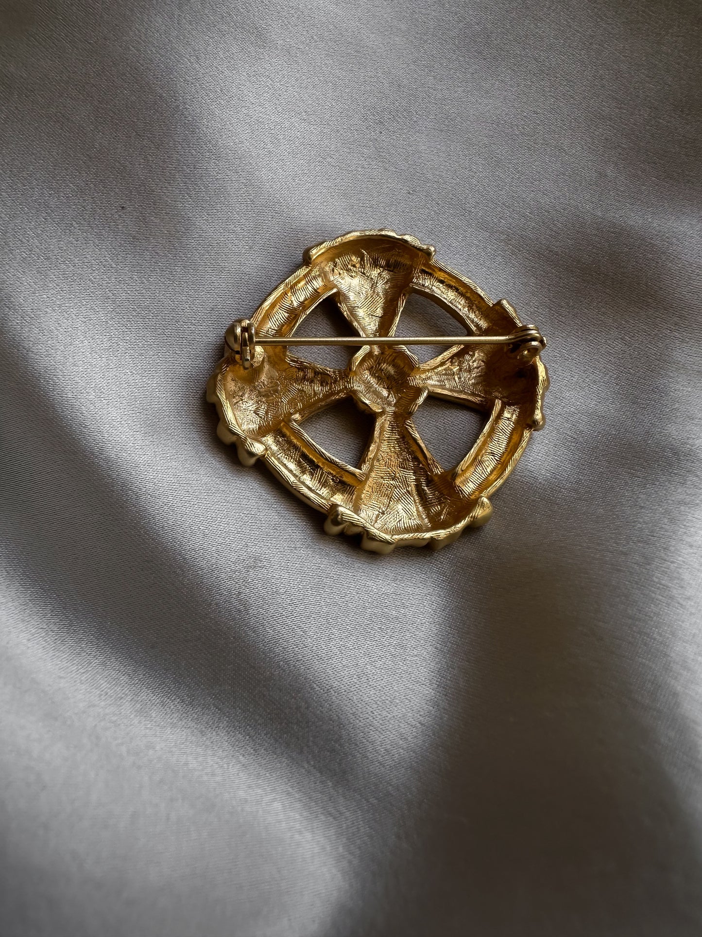 Golden Bow Emblem Brooch|Vintage Baazaar