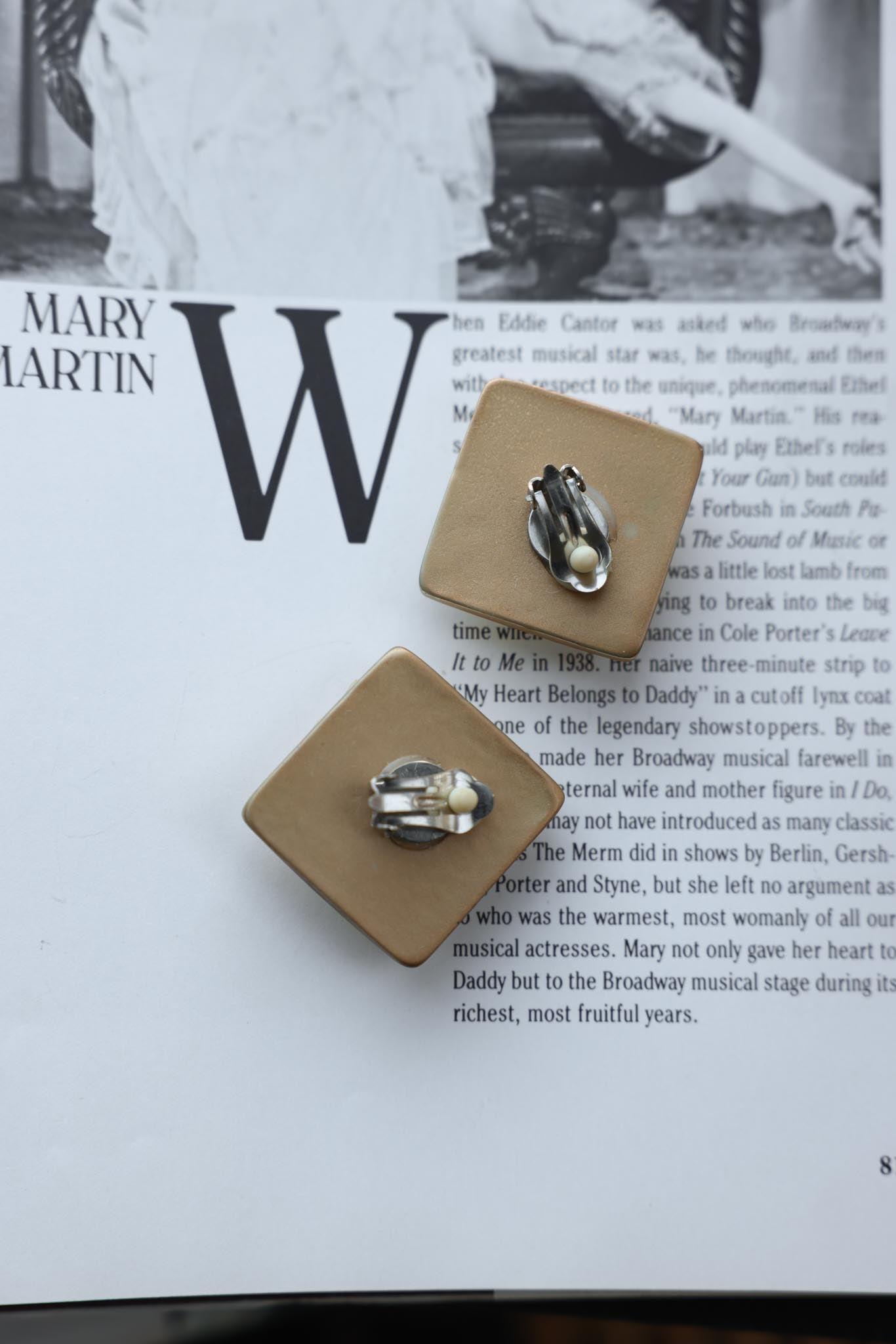 Golden Frame Clip-On Earrings|Vintage Baazaar