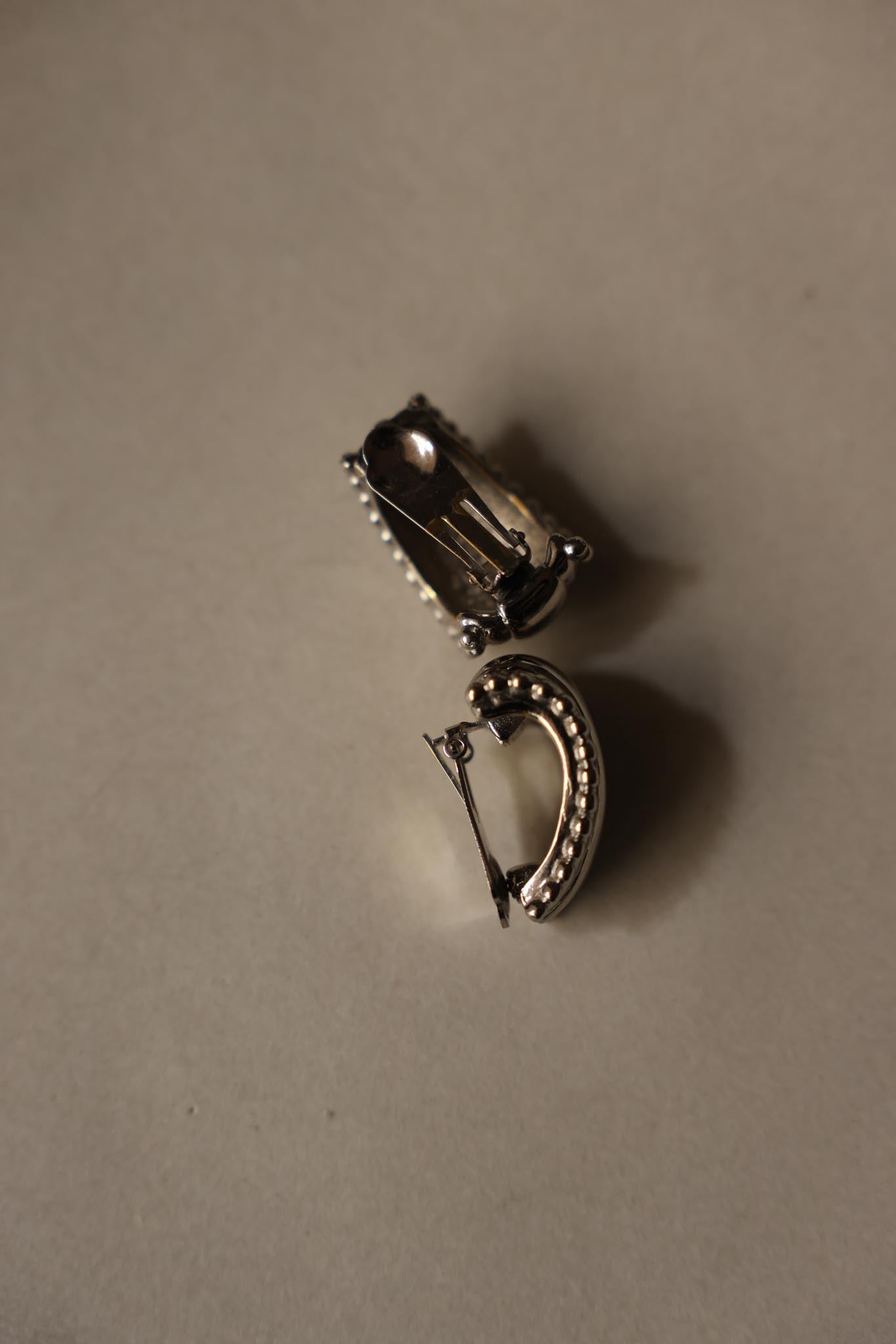 Silver Tone Beaded Edge Clip-On Earrings|Vintage Baazaar