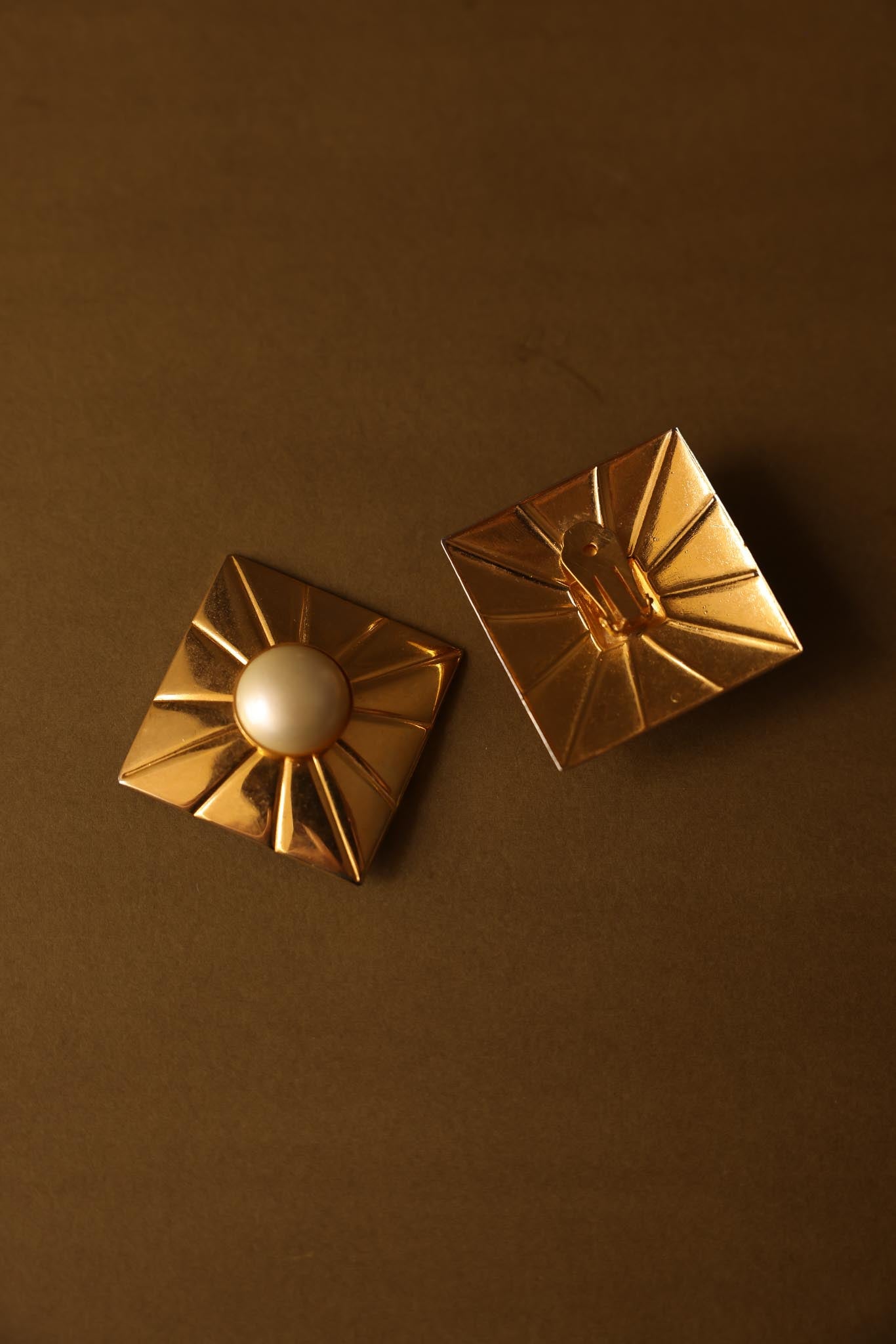 Geometric Pearl Radiance Clip-On Earrings|Vintage Baazaar