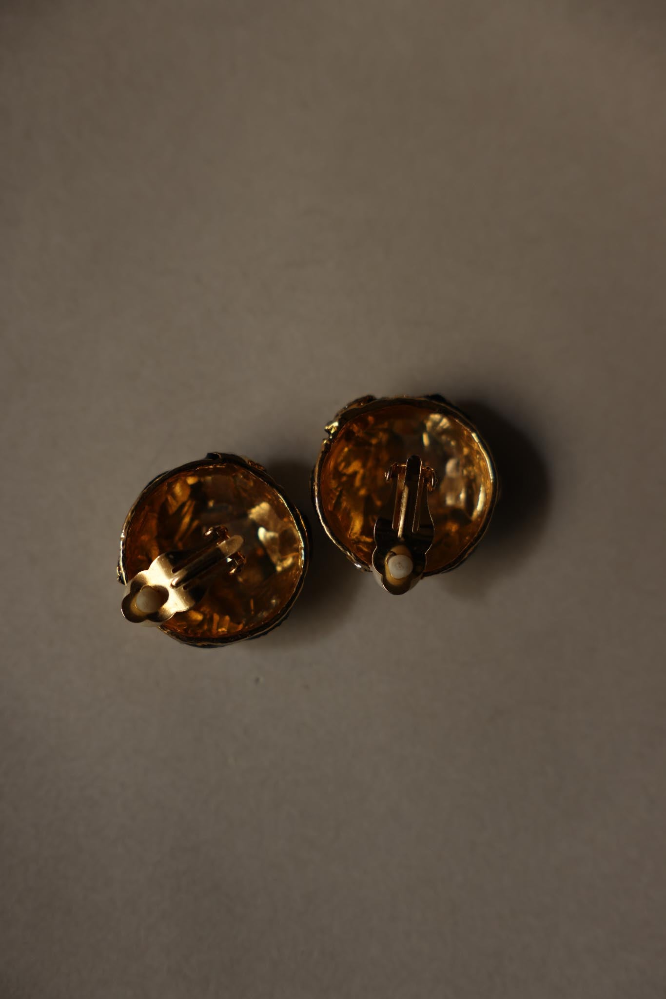 Golden Swirl Dome Clip-On Earrings|Vintage Baazaar