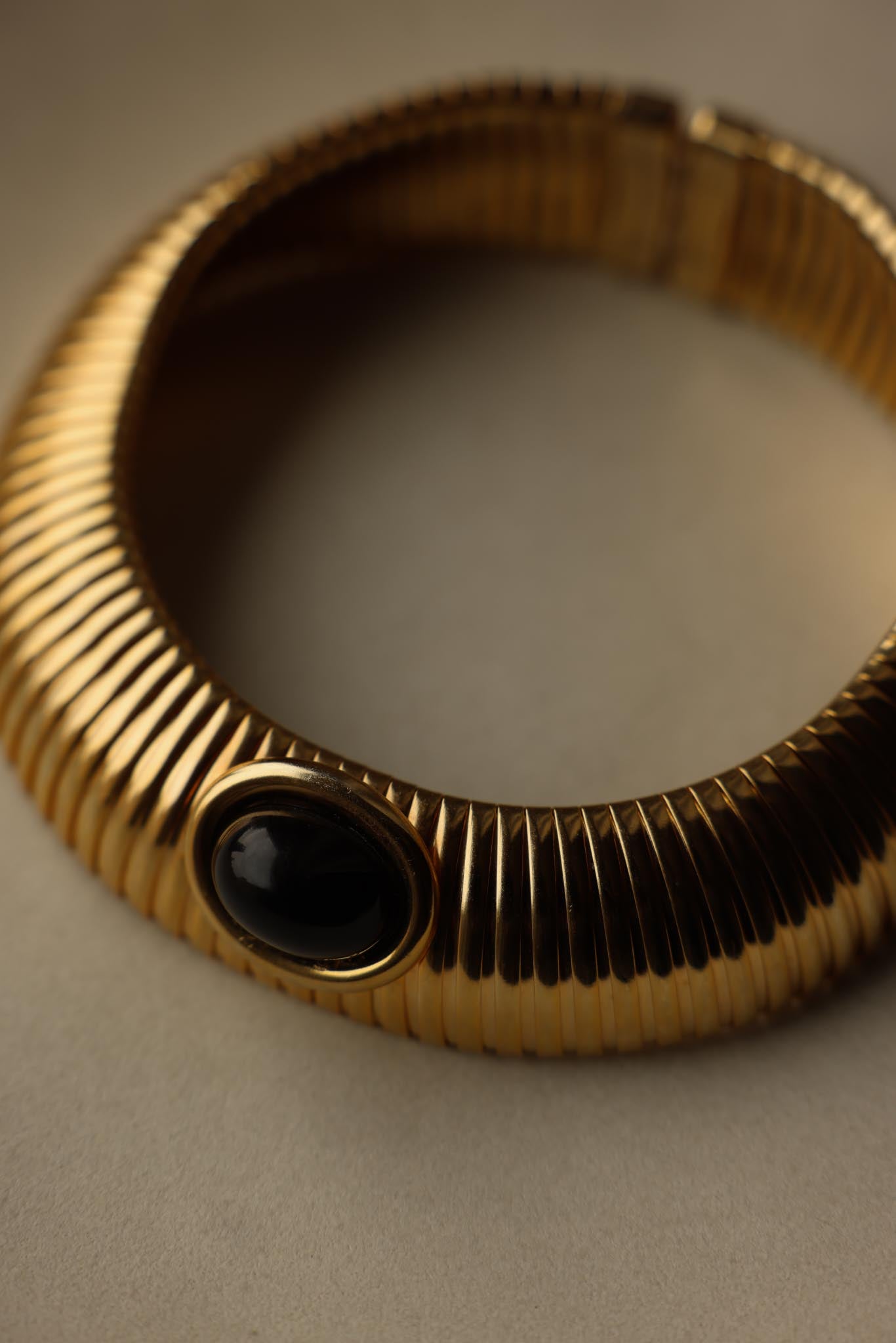 1980s Chunky Omega Chain Black Cabochon Necklace|Vintage Baazaar