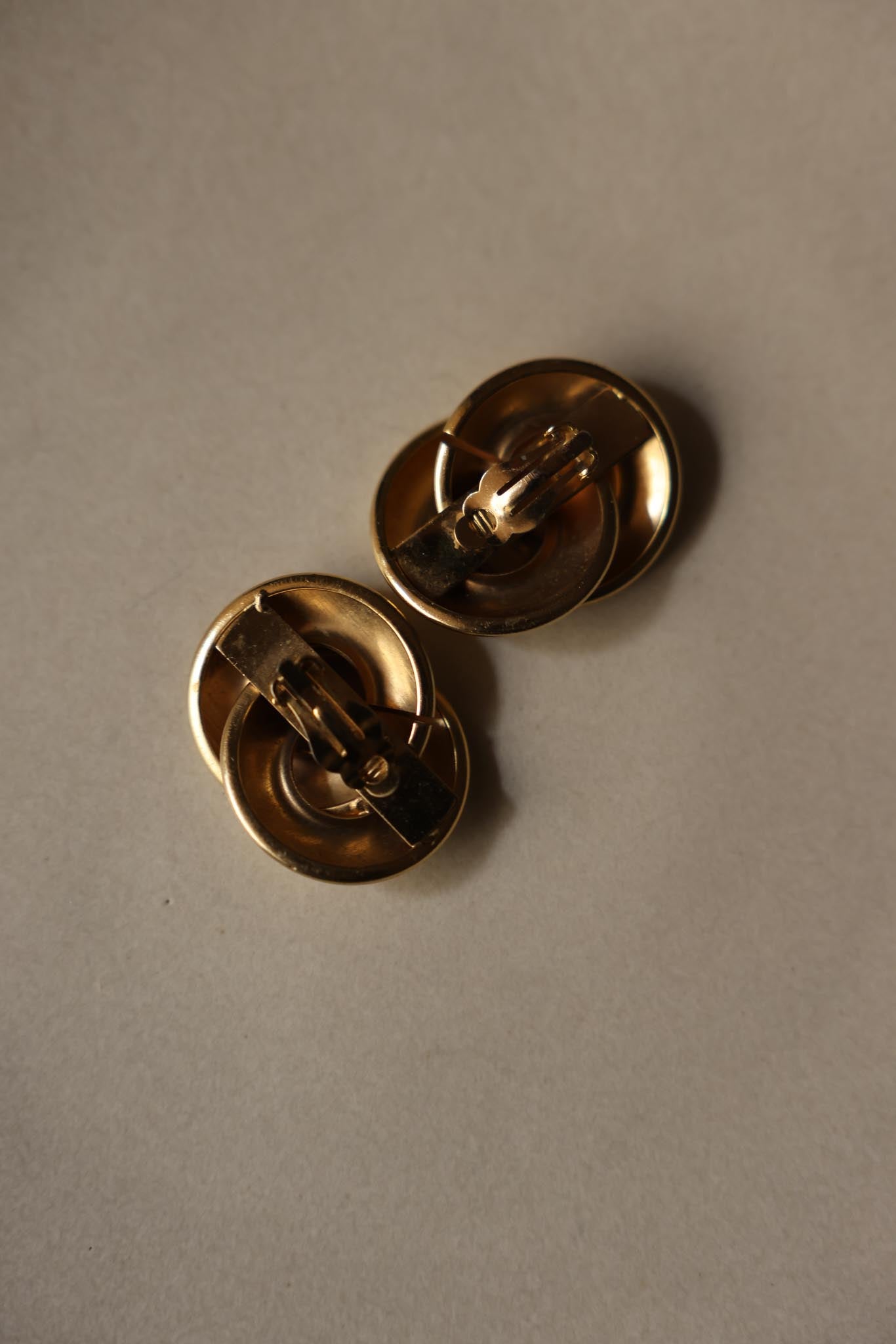 Two-Tone Swirl Clip-On Earrings|Vintage Baazaar