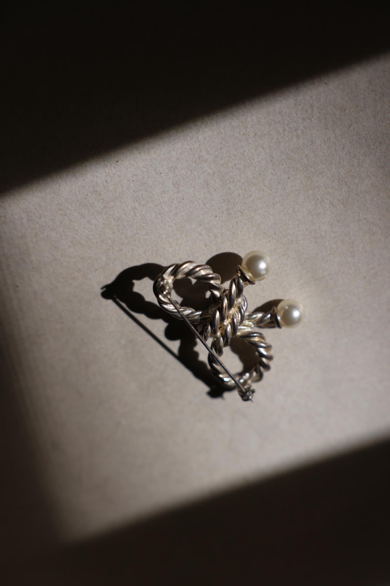 Silver Rope Bow Faux Pearl Brooch