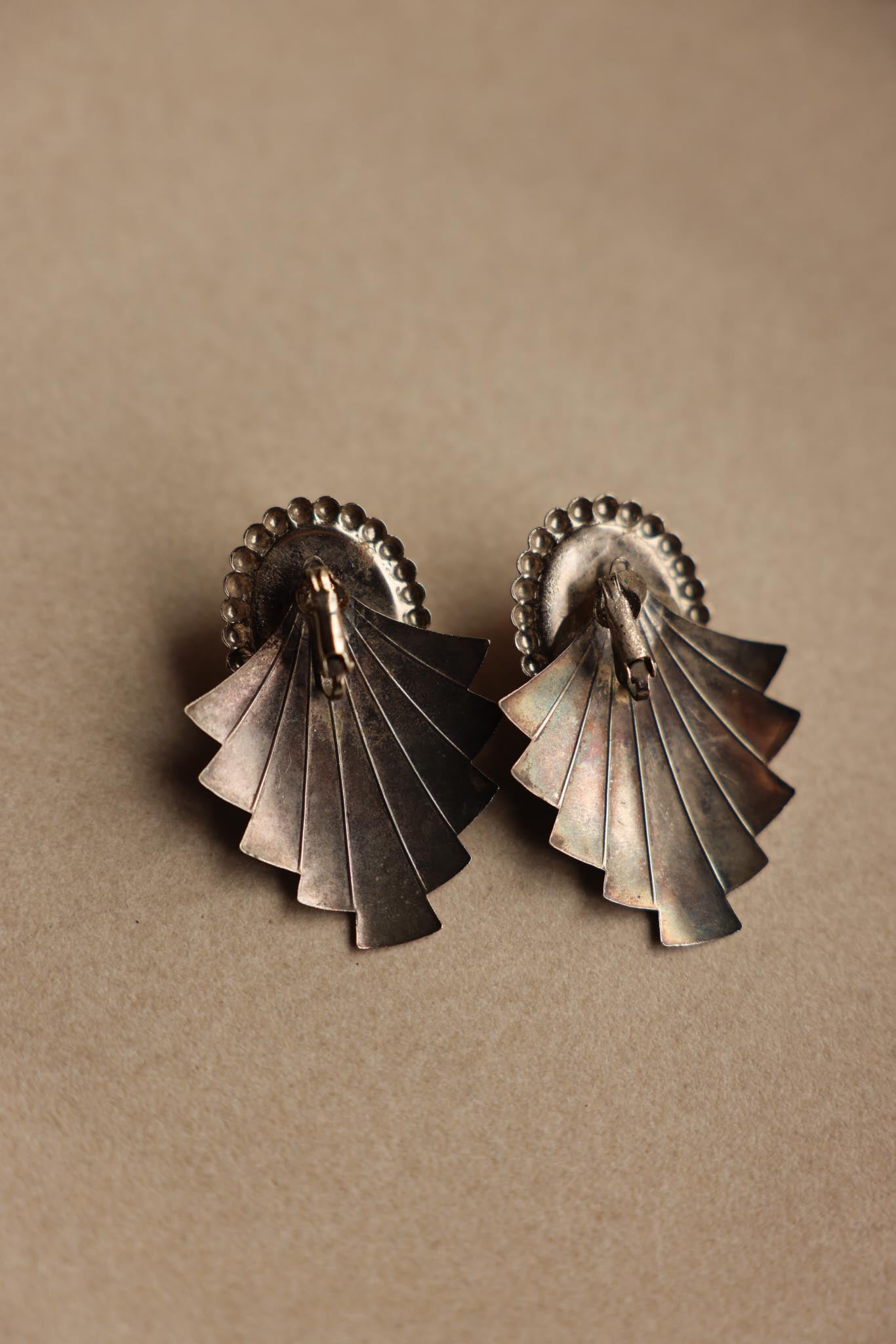 Fan-Edge Silver Clip-On Earrings with Pink Centers|Vintage Baazaar