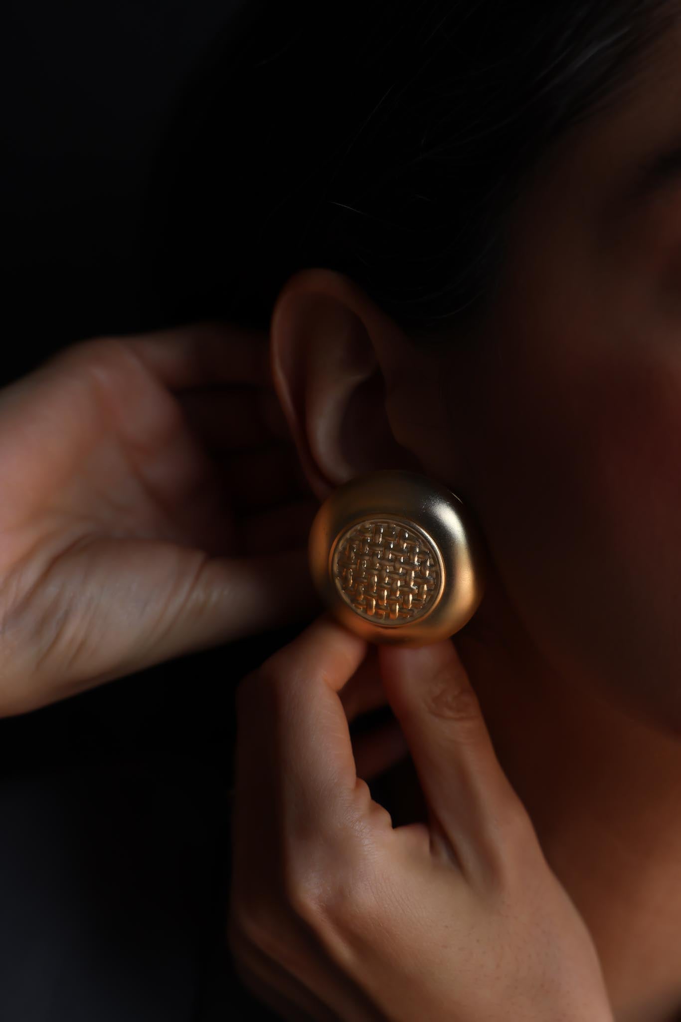 Brushed Gold Textured Clip-On Earrings|Vintage Baazaar