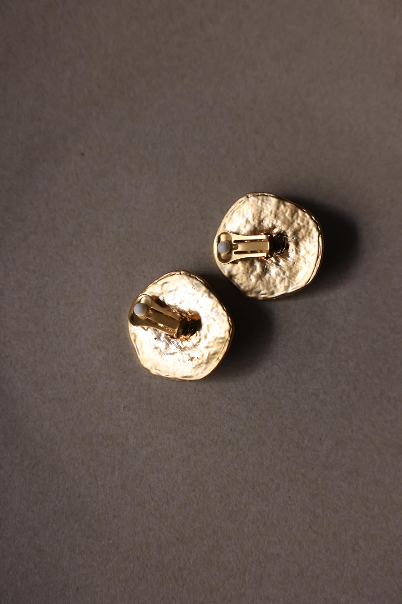 Hammered Gold-Tone Faux Pearl Clip-On Earrings|Vintage Baazaar
