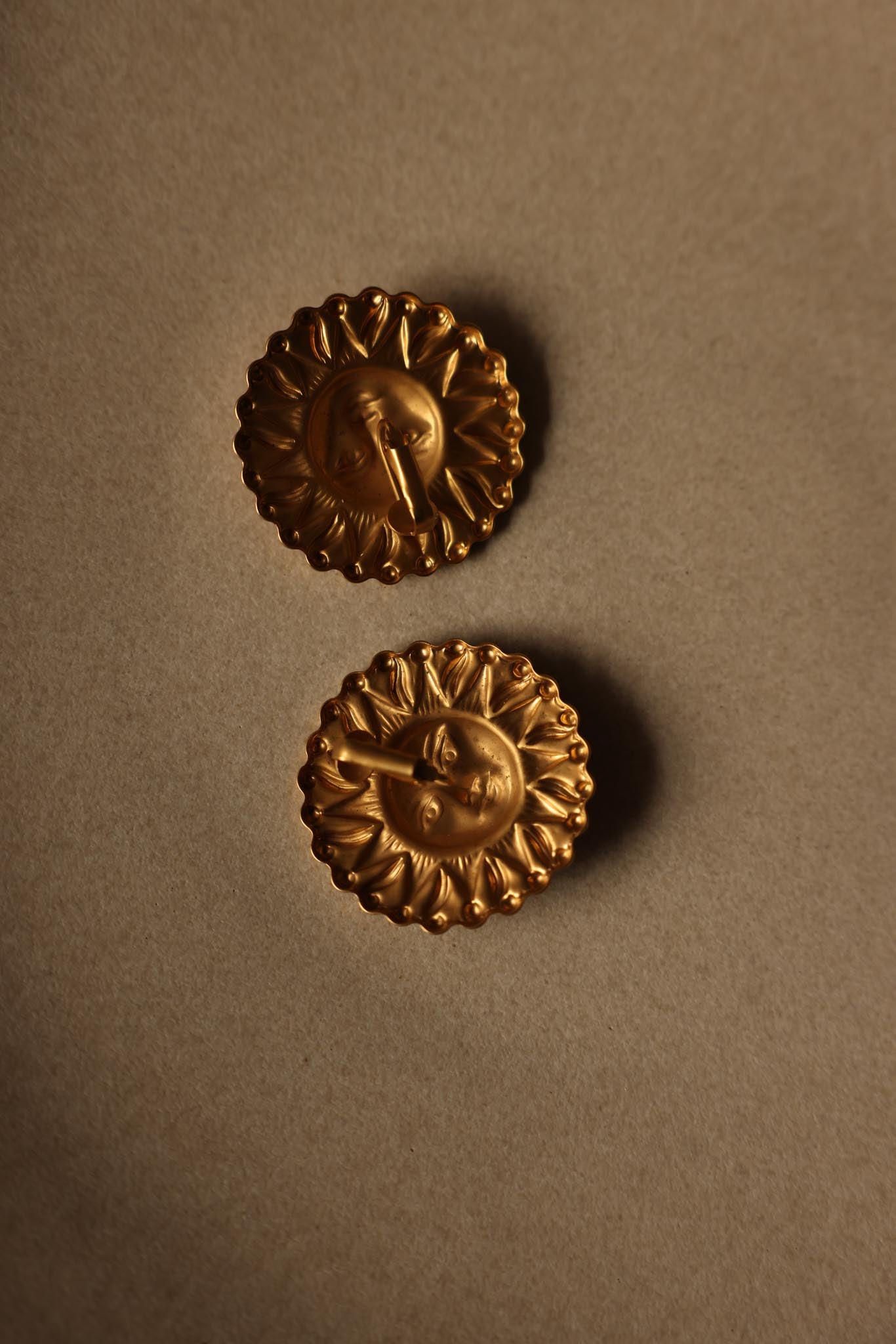 Sunburst Face Clip-On Earrings|Vintage Baazaar
