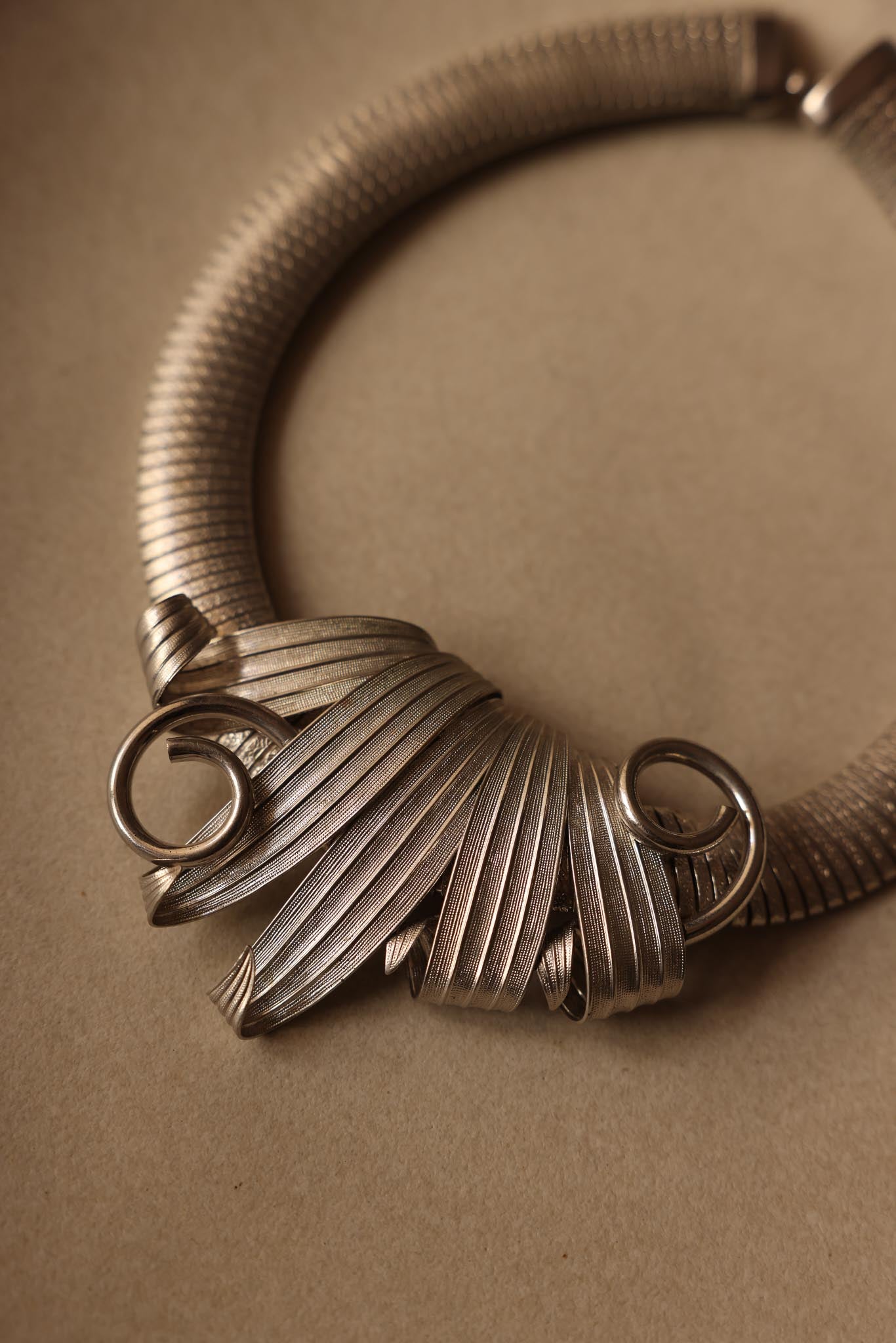 Silver-Tone Statement Collar Necklace|Vintage Baazaar