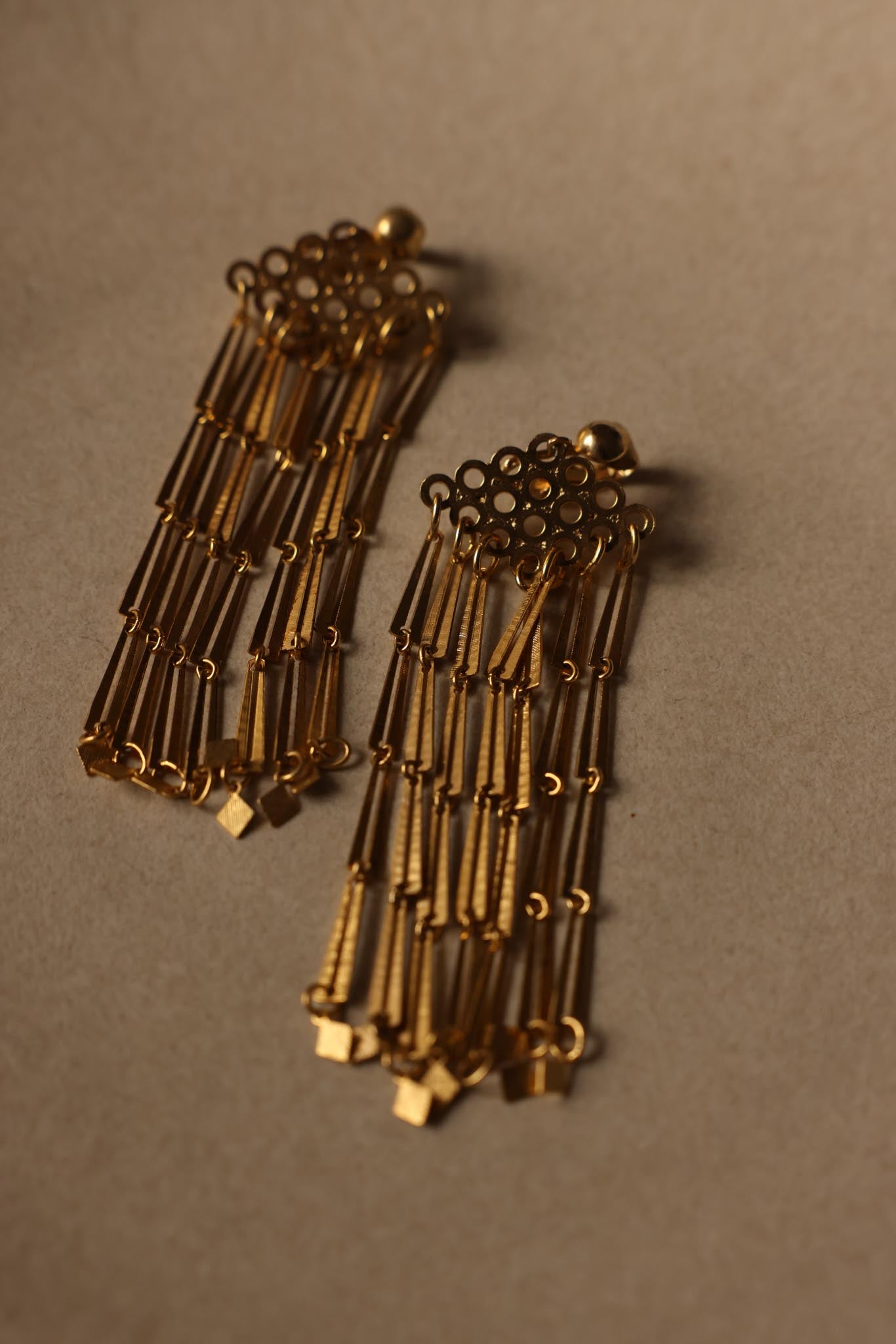 Gold-Tone Statement Chandelier Clip-On Earrings – 1980s