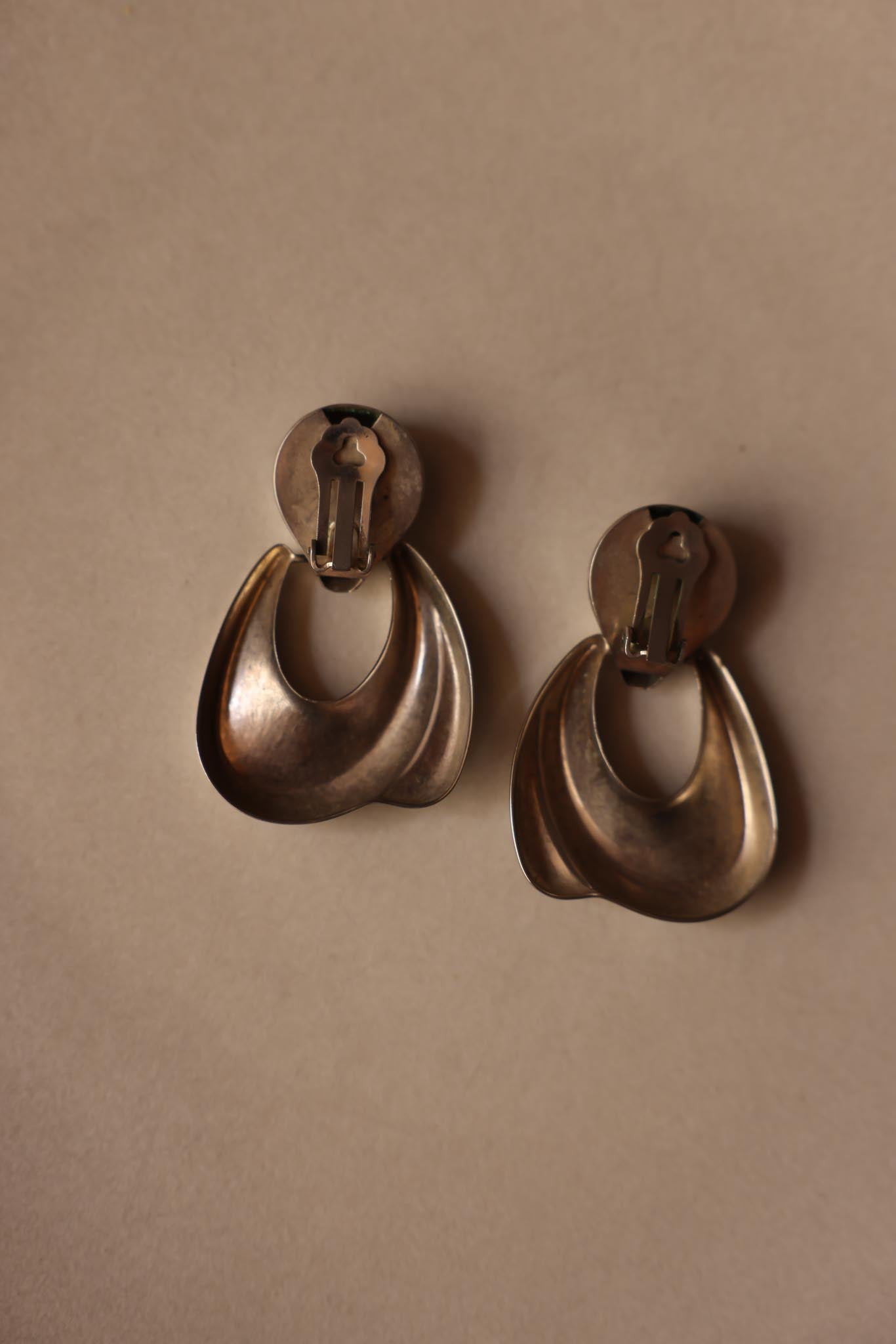 Sculpted Silver Clip-On Earrings|Vintage Baazaar