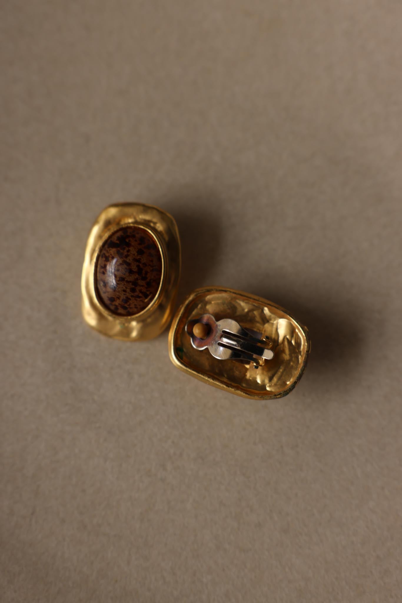 Matte Gold Brown Cabochon Clip-On Earrings|Vintage Baazaar