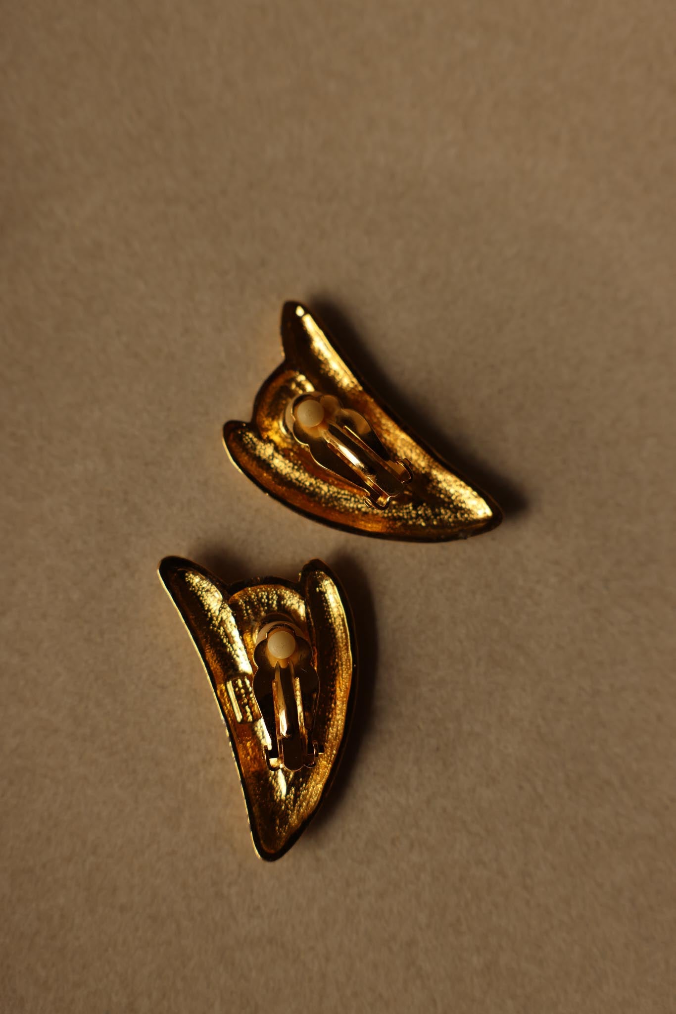 Sculpted Gold Clip-On Earrings – 1980s