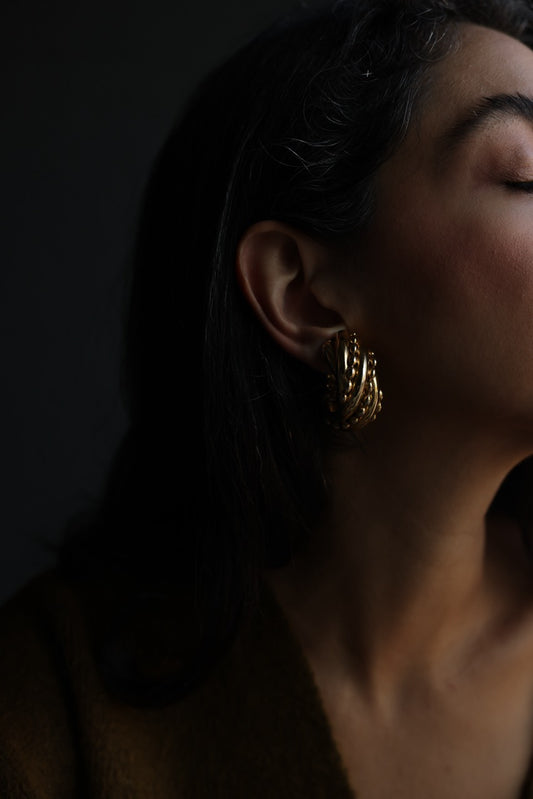 Gold Tone Ribbed Clip-On Hoop Earrings|Vintage Baazaar 