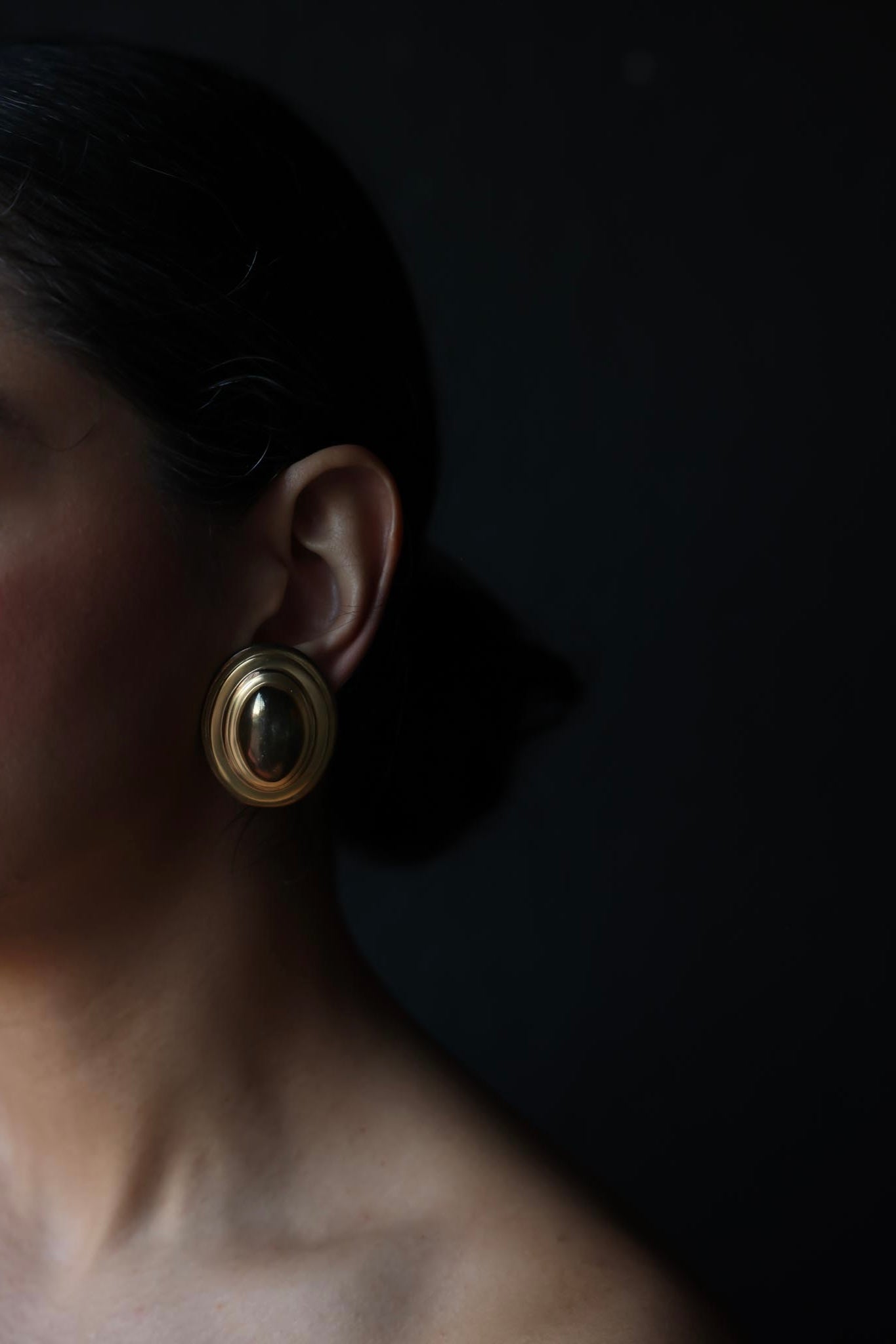Brushed Gold Oval Clip-On Earrings|Vintage Baazaar 
