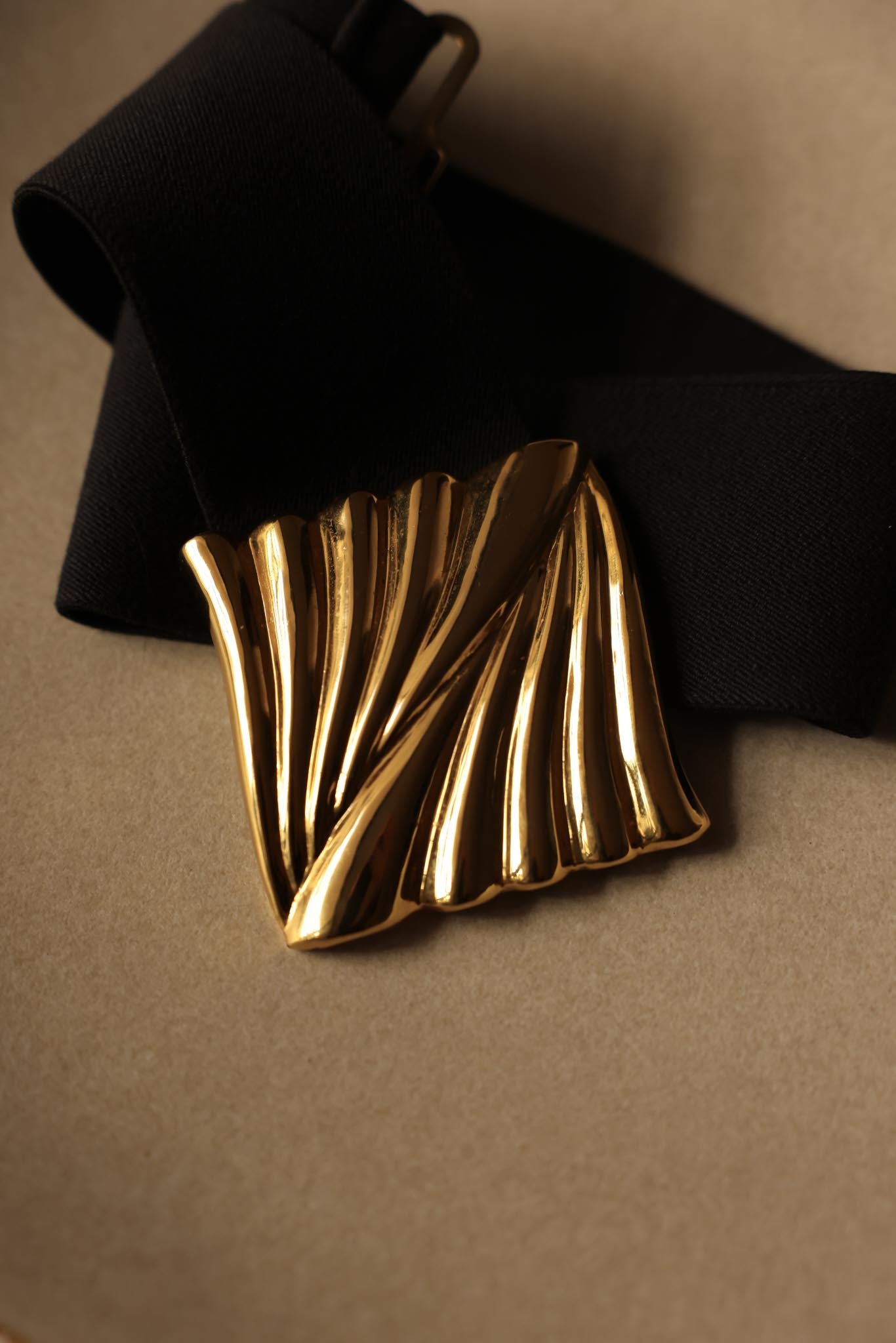 Liz Claiborne Black Stretch Belt with Gold Buckle (M-L)|Vintage Baazaar 