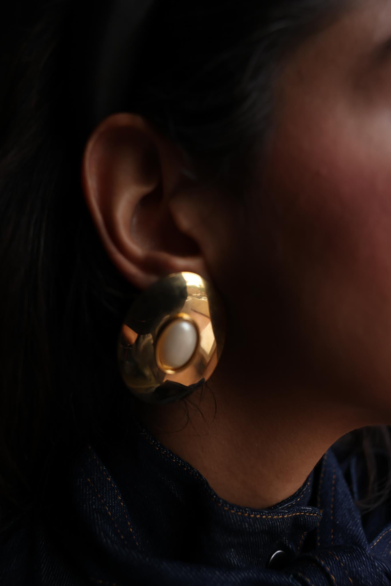 Golden Eclipse Oval Earrings|Vintage Baazaar 