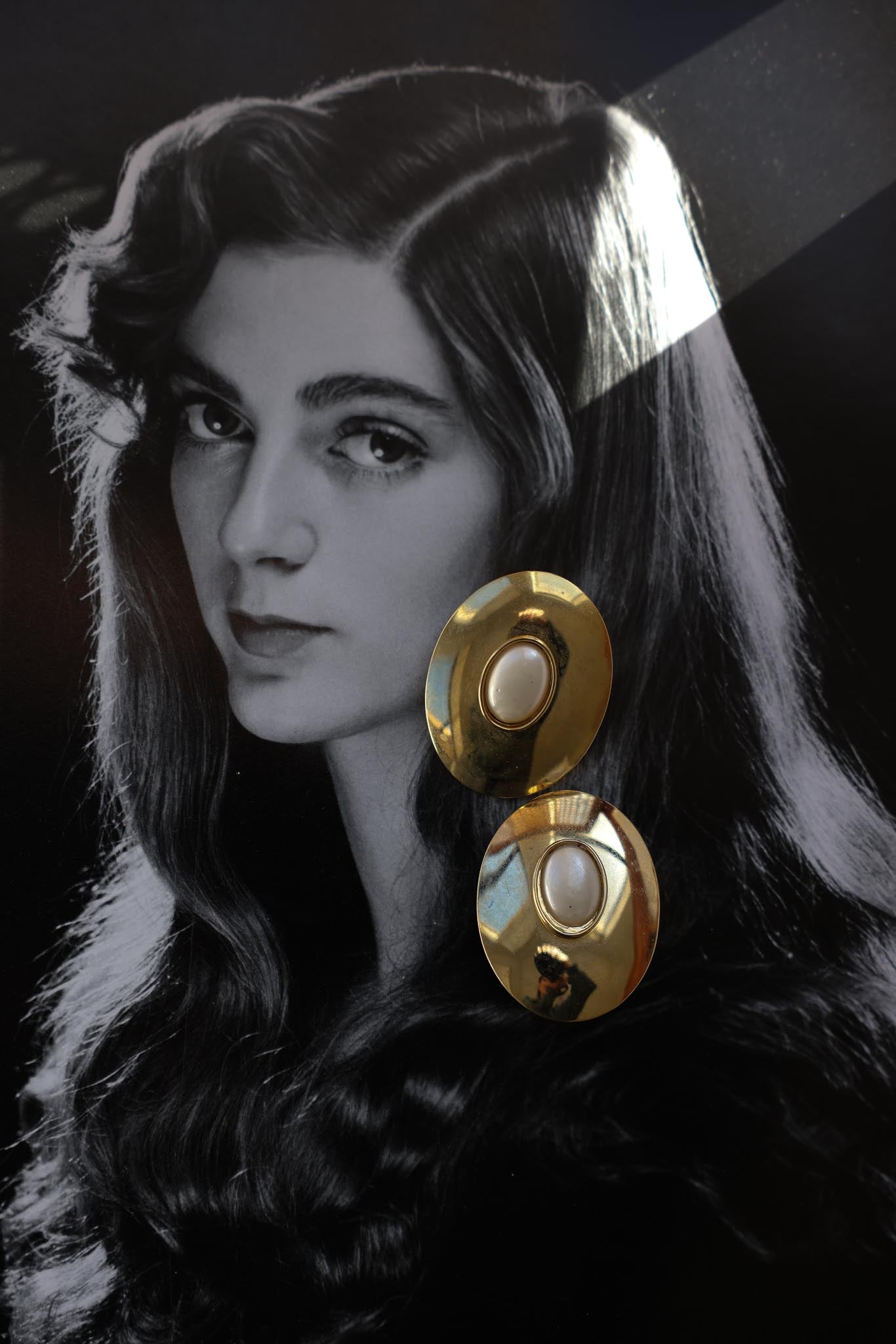 Golden Eclipse Oval Earrings|Vintage Baazaar 