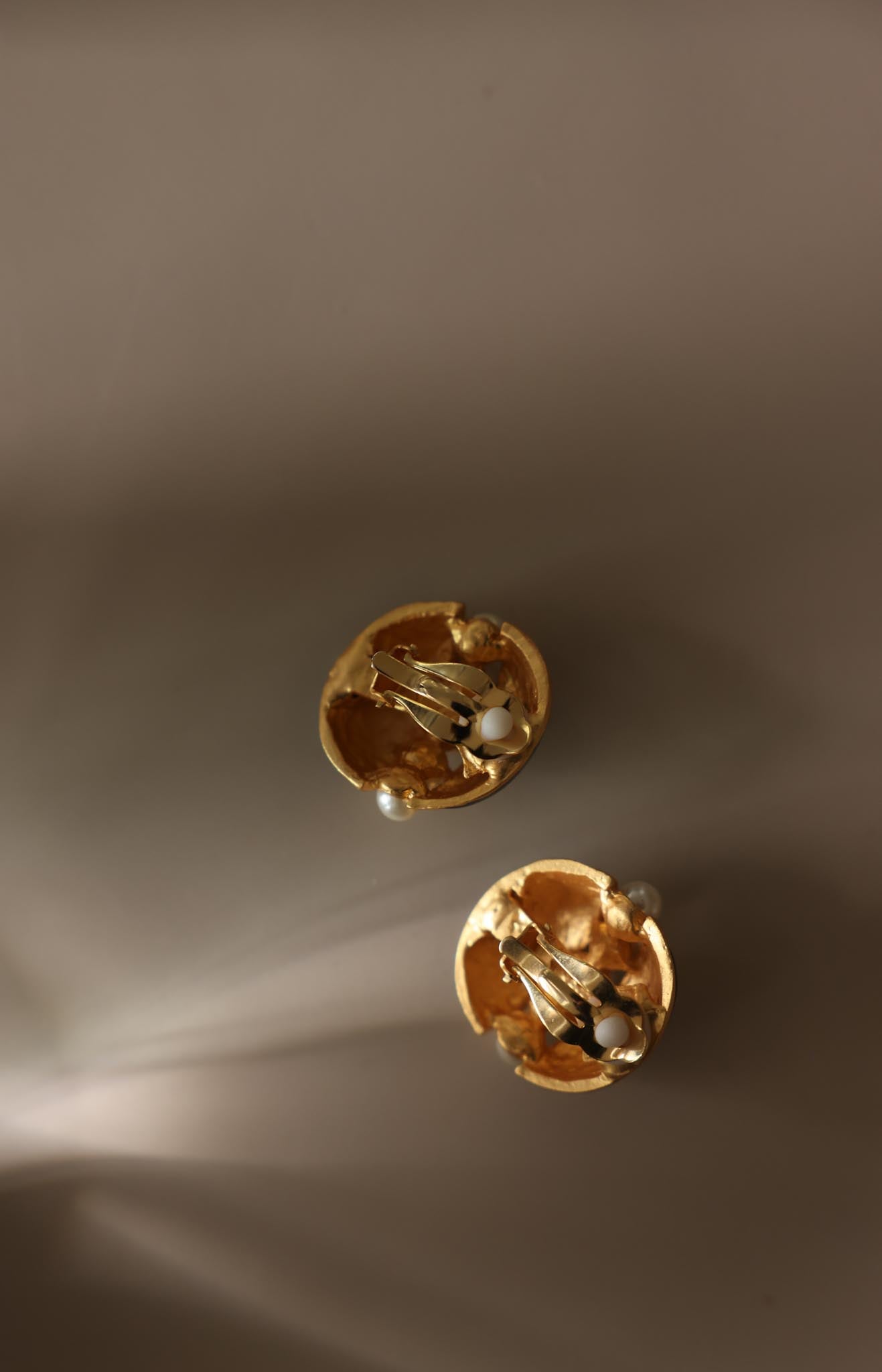 Matte Gold Black Enamel Round Faux Pearl Clip-On Earrings