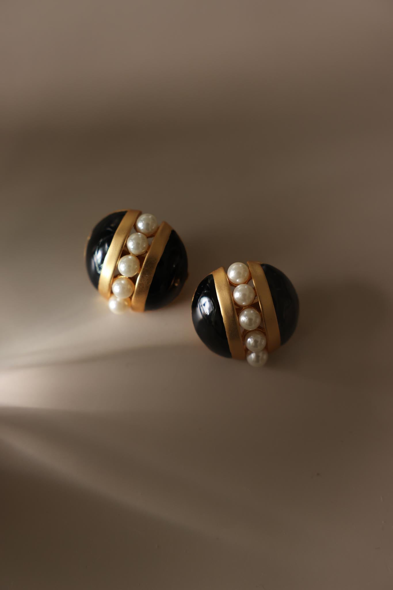 Matte Gold Black Enamel Round Faux Pearl Clip-On Earrings